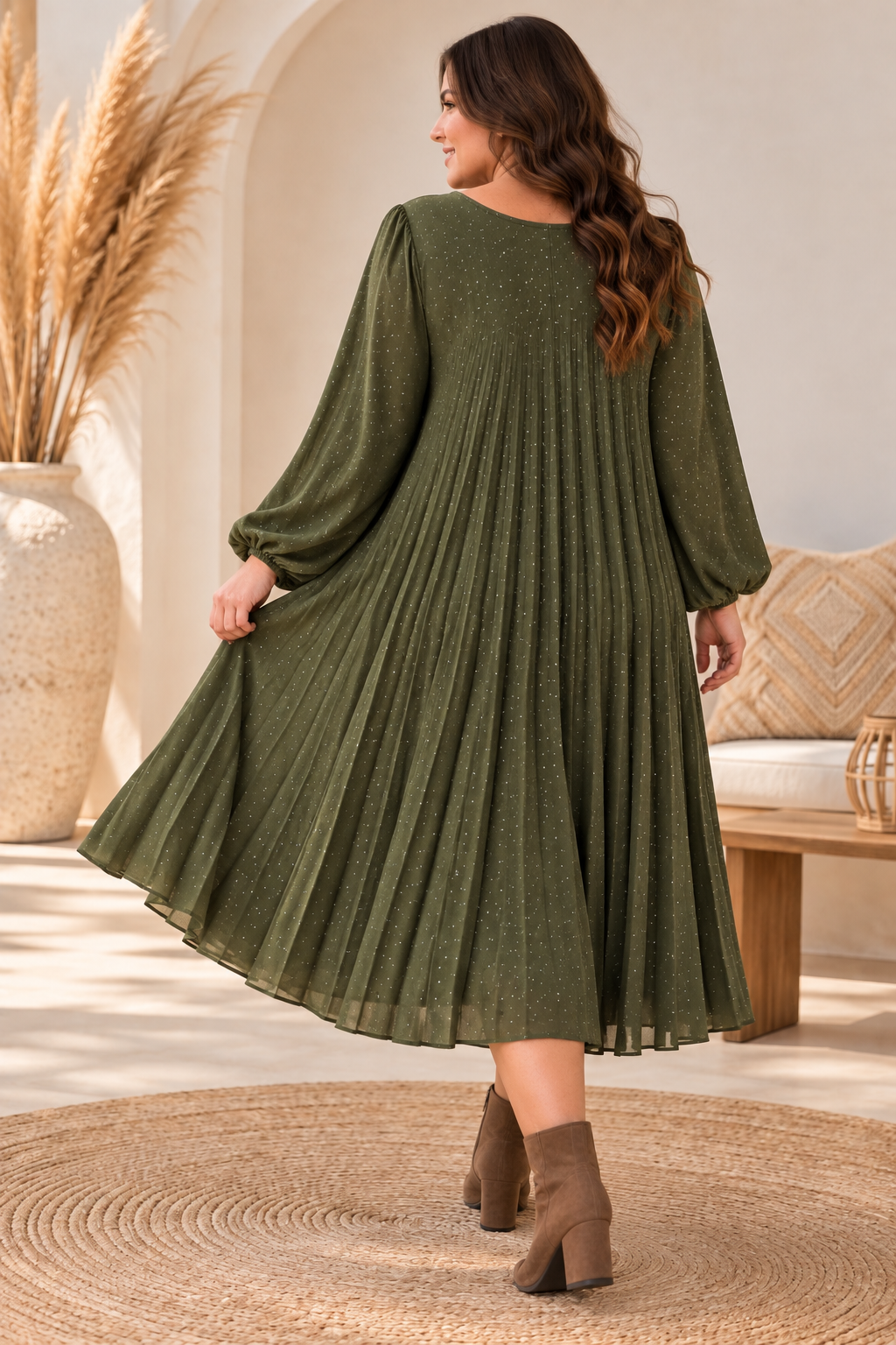 ELSA - ROBE KAKI PLISSEE AVEC STRASS JUSQU'A LA TAILLE 56