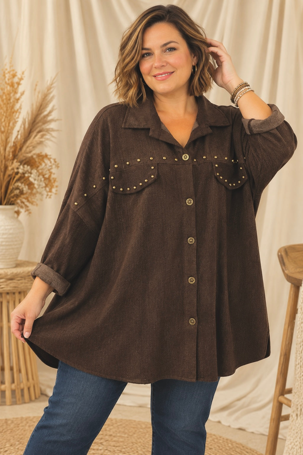 FERIA - CHEMISE OVERSIZE MARRON AVEC CLOUS JUSQU'A LA TAILLE 56/58