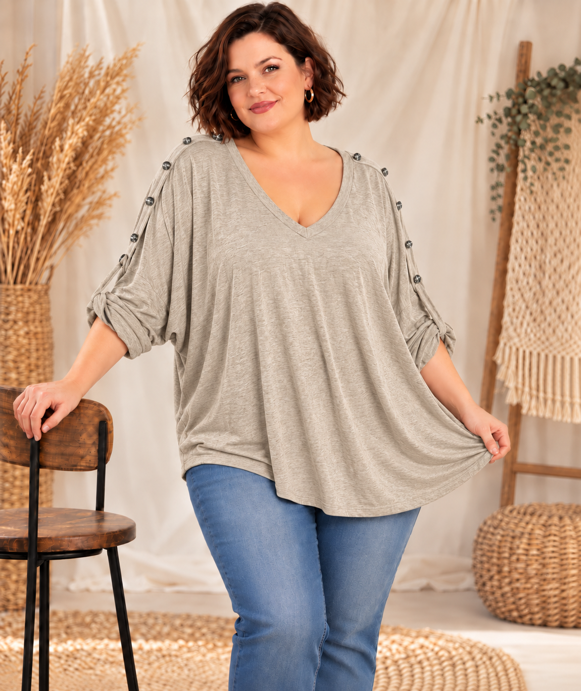 CLOVIS - PULL BEIGE EN MAILLE FLUIDE AVEC BOUTONS JUSQU'A LA TAILLE 56