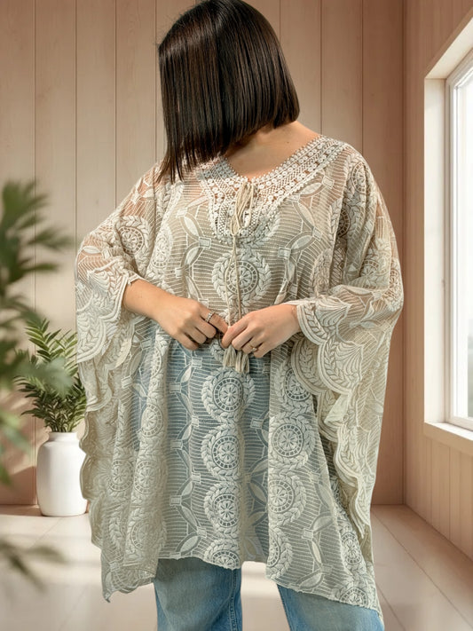 PRISCA - TUNIQUE OVERSIZE BEIGE EN DENTELLE JUSQU'A LA TAILLE 60