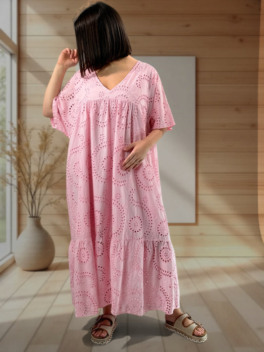 FELICITA - ROBE LONGUE ROSE EN BRODERIE ANGLAISE JUSQU'A LA TAILLE 54