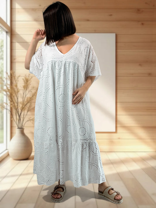 FELICITA - ROBE LONGUE BLANCHE EN BRODERIE ANGLAISE JUSQU'A LA TAILLE 54