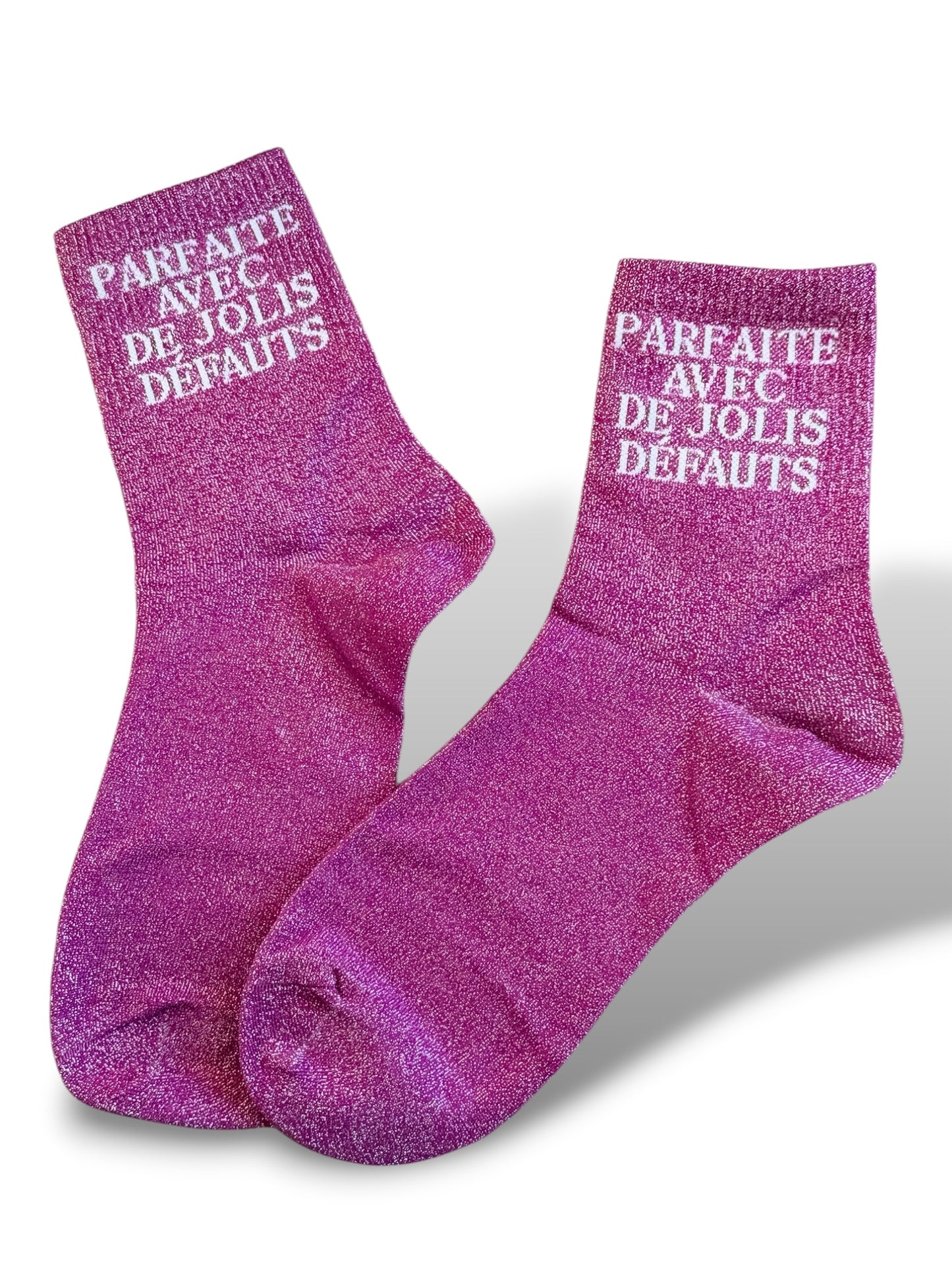 CHAUSSETTES SCINTILLANTES PARFAITE AVEC DE JOLIS DE JOLIS DEFAUTS CYCLAMEN