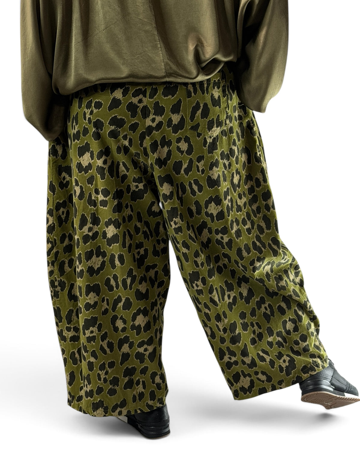 ZANZIBAR - PANTALON LEOPARD VERT EN VELOURS MILLERAIE TAILLE 48 A 54