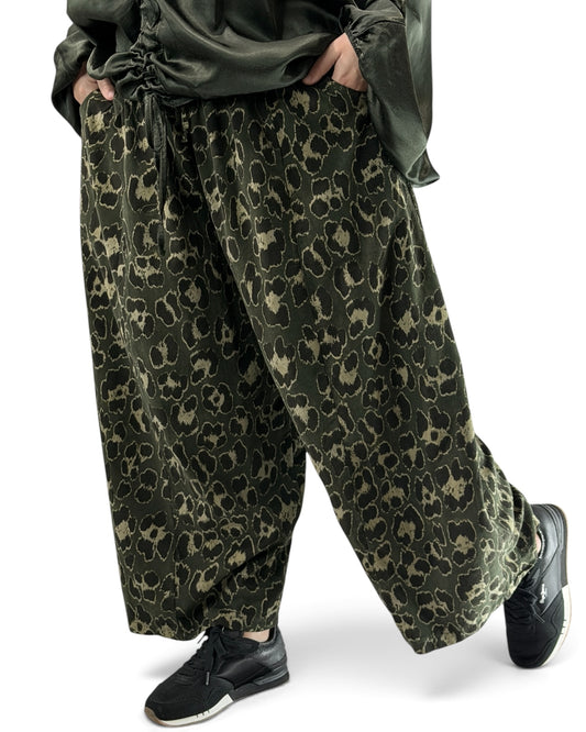 ZANZIBAR - PANTALON LEOPARD KAKI EN VELOURS MILLERAIE TAILLE 48 A 54