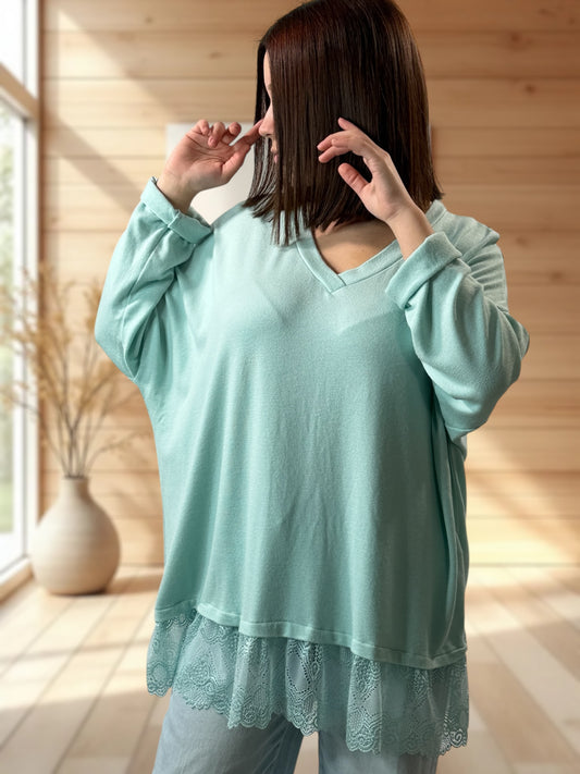 ELISA - PULL LAGON EN MAILLE FLUIDE BORDE DE DENTELLE JUSQU'A LA TAILLE 54