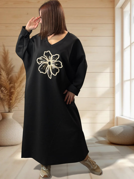 CLOE - ROBE OVERSIZE EN SWEAT NOIRE FLEUR BRODEE JUSQU'A LA TAILLE 54/56