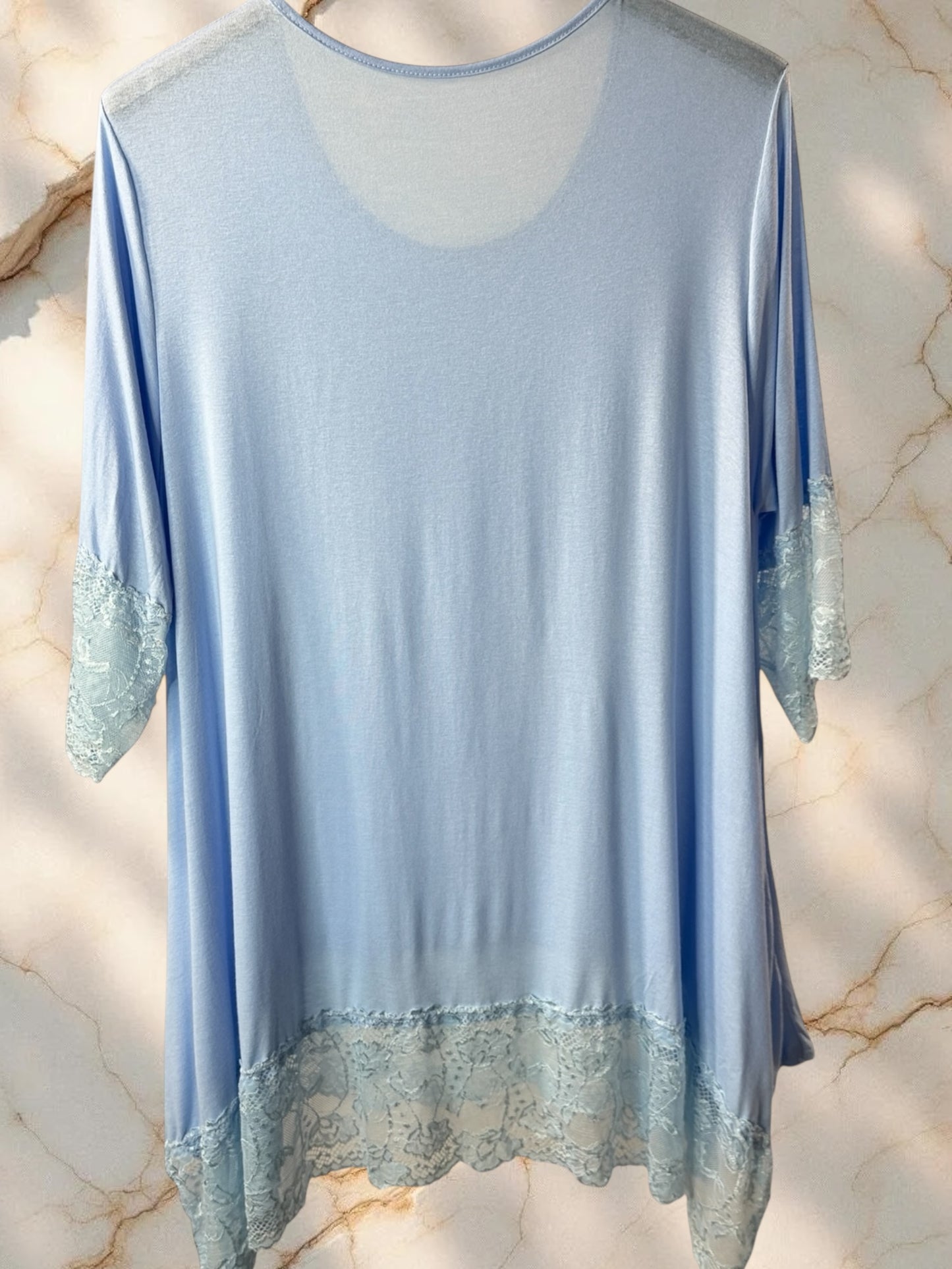 CINDY - TOP BLEU CIEL TAILLE 46 A 56/58