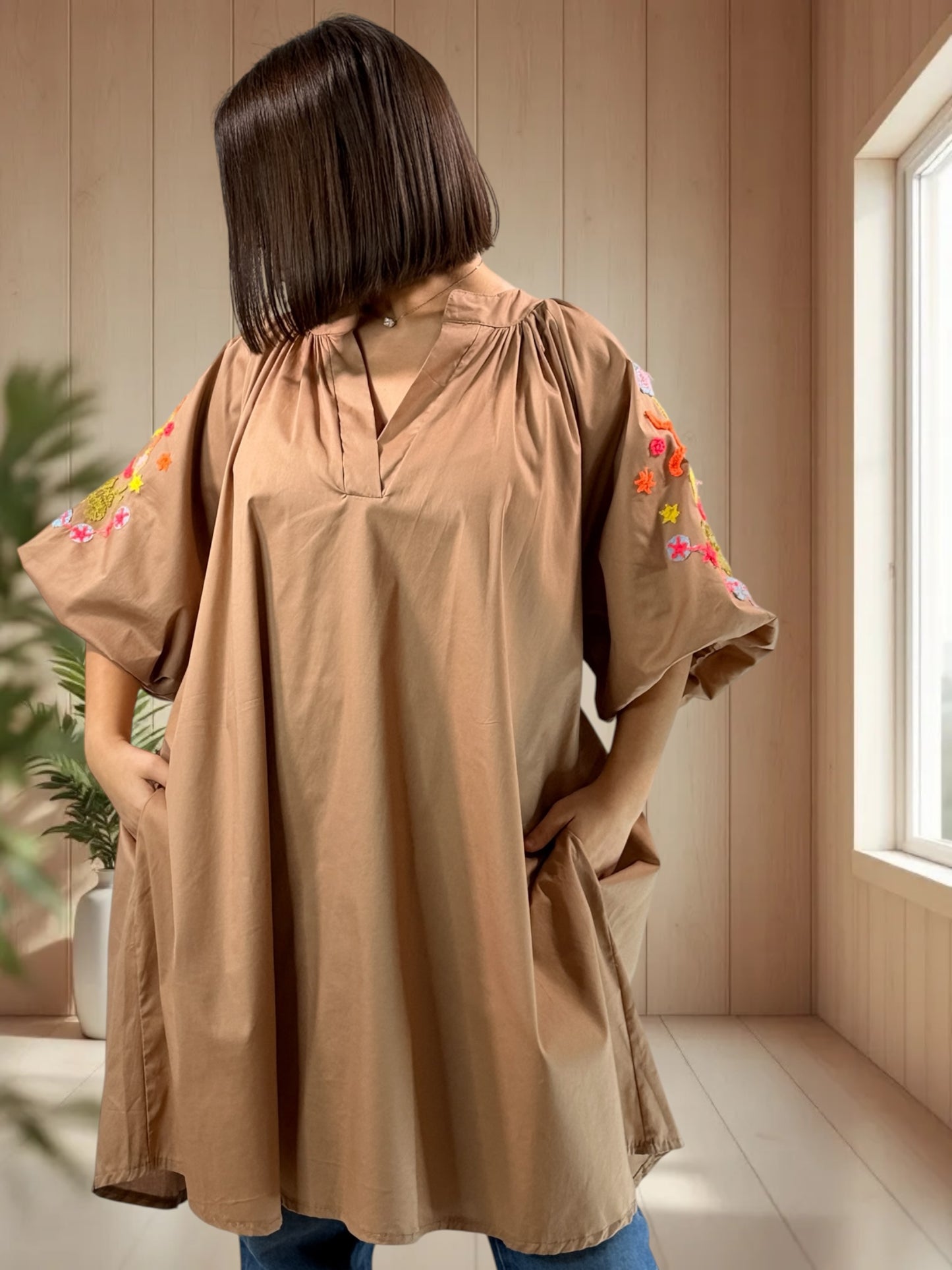 MADO - TUNIQUE CAMEL OVERSIZE MANCHES BRODEES JUSQU'A LA TAILLE 56