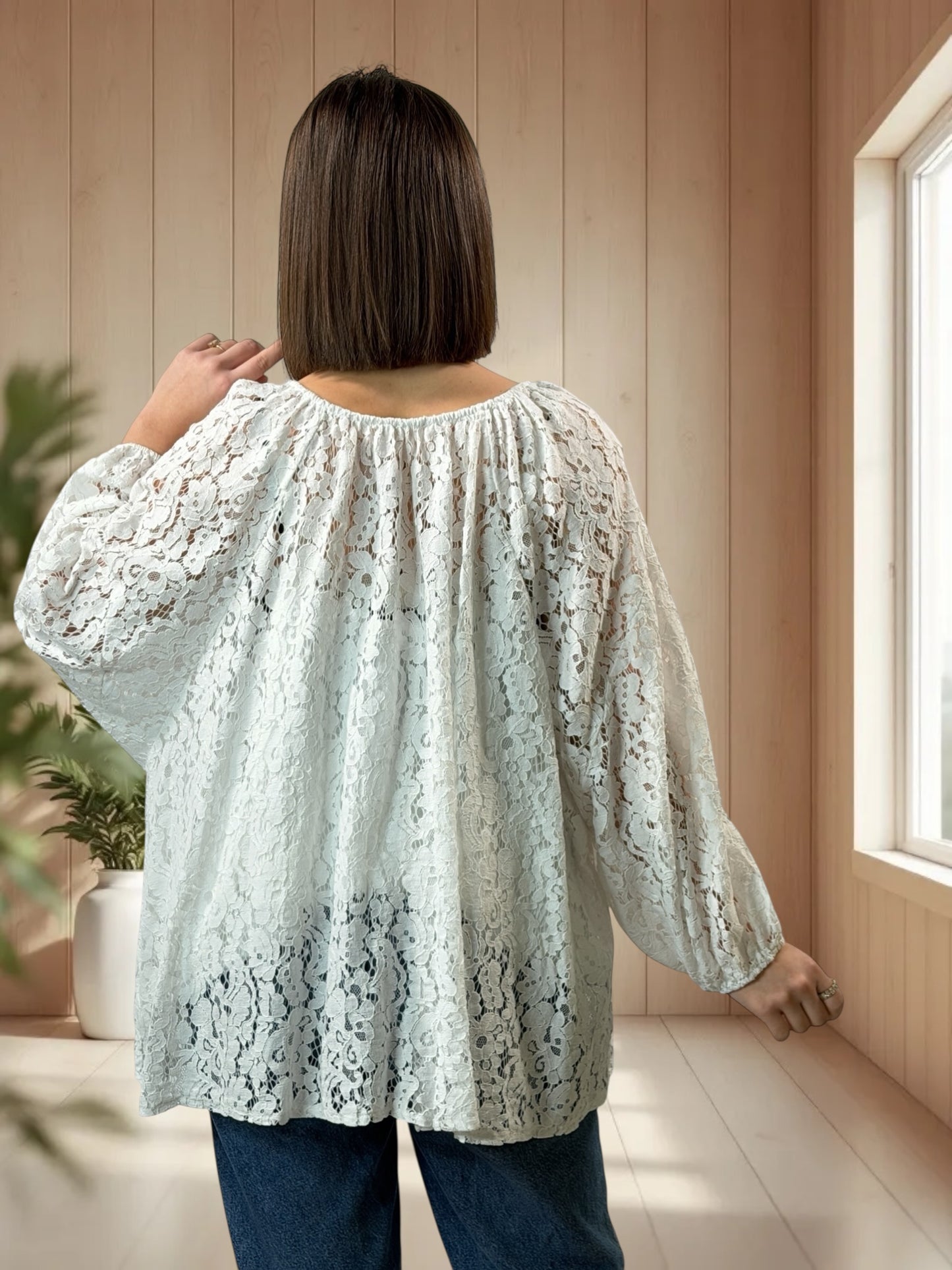 LAURA - BLOUSE BLANCHE EN DENTELLE JUSQU'A LA TAILLE 54