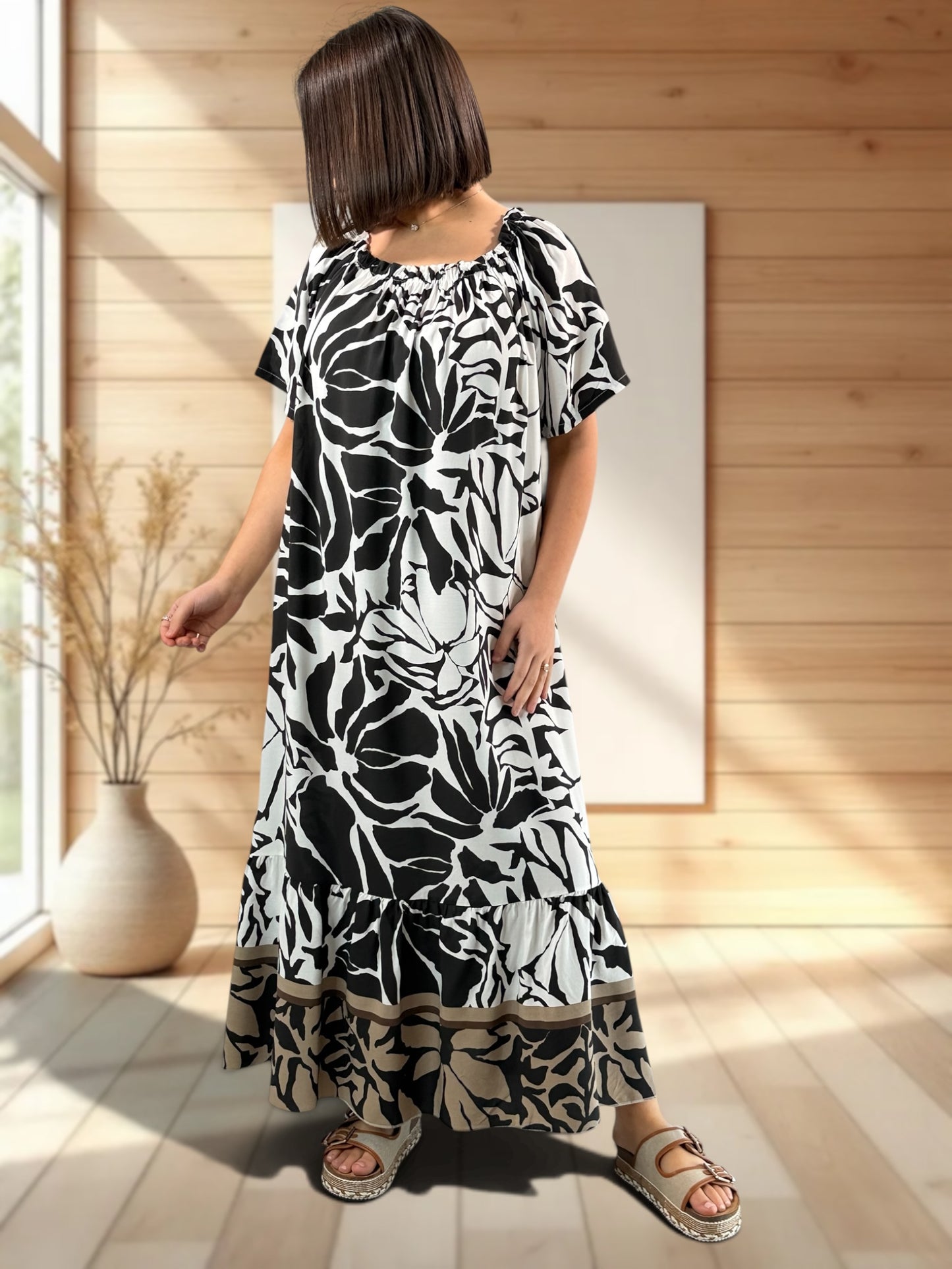 FANNY - ROBE LONGUE FLUIDE A MOTIF NOIR JUSQU'A LA TAILLE 52