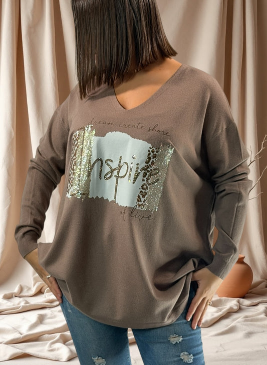 JADE - PULL TAUPE EN MAILLE AVEC STRASS JUSQU'A LA TAILLE 54