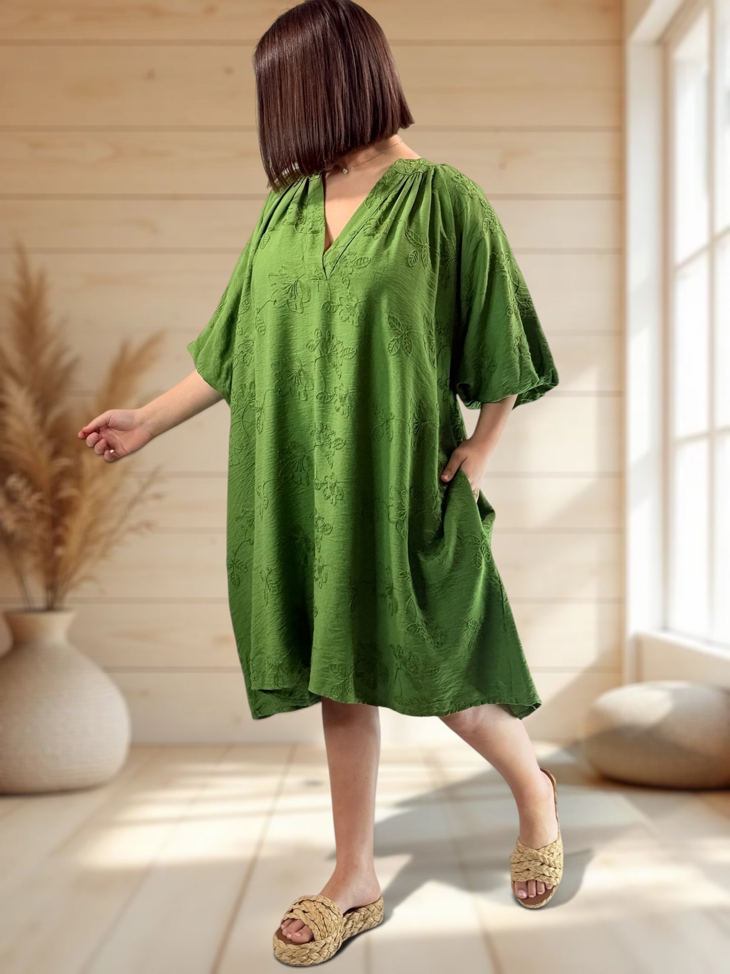 IRENKA - ROBE VERTE BRODEE JUSQU'A LA TAILLE 54/56