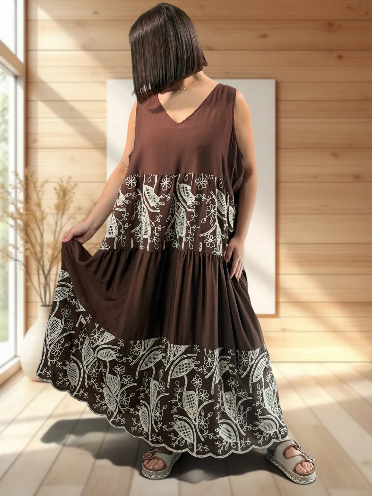 HITOMI - ROBE MARRON BRODEE JUSQU'A LA TAILLE 48/50