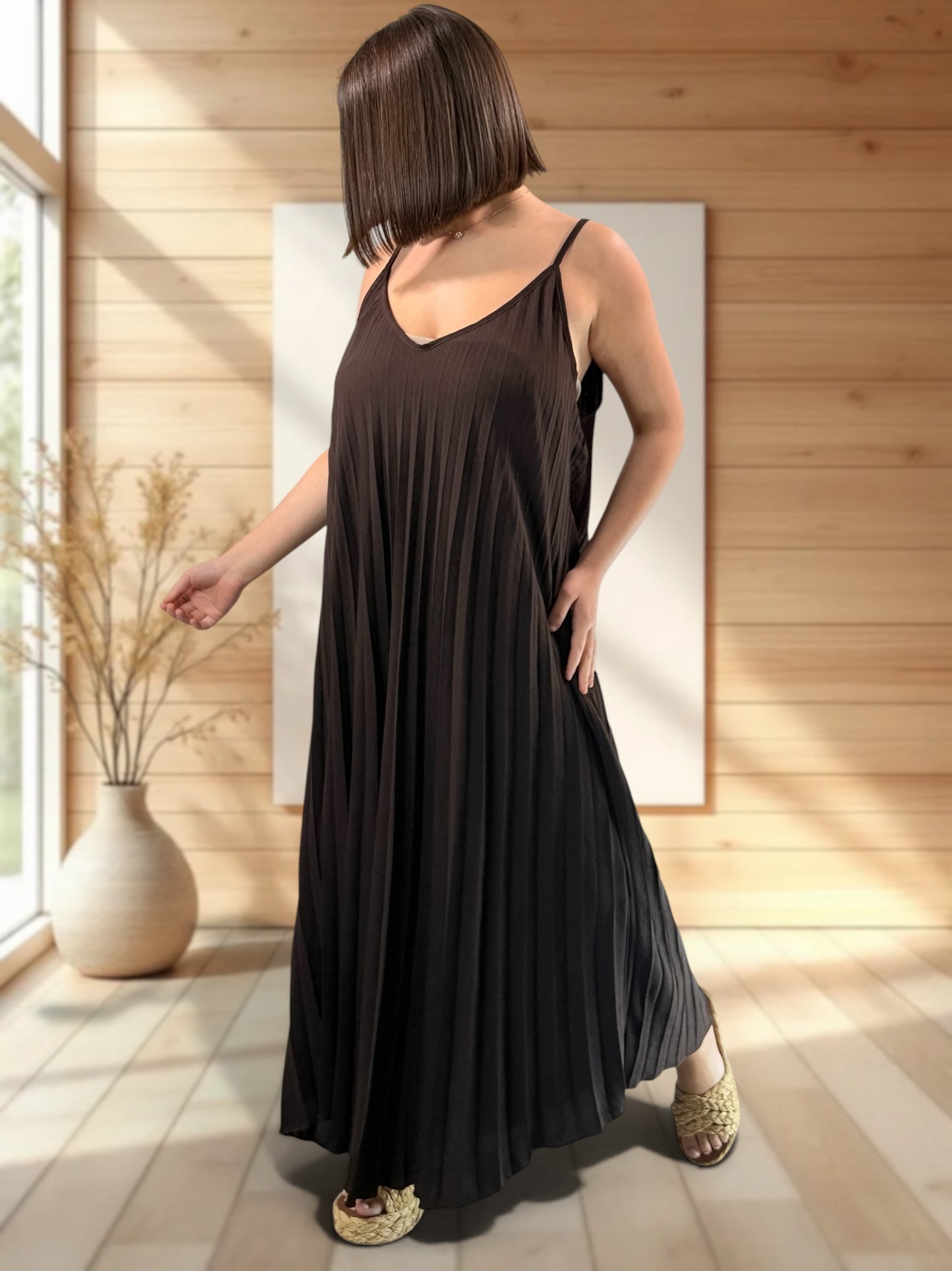ALEXANDRA - ROBE MARRON PLISSEE JUSQU'A LA TAILLE 52/54