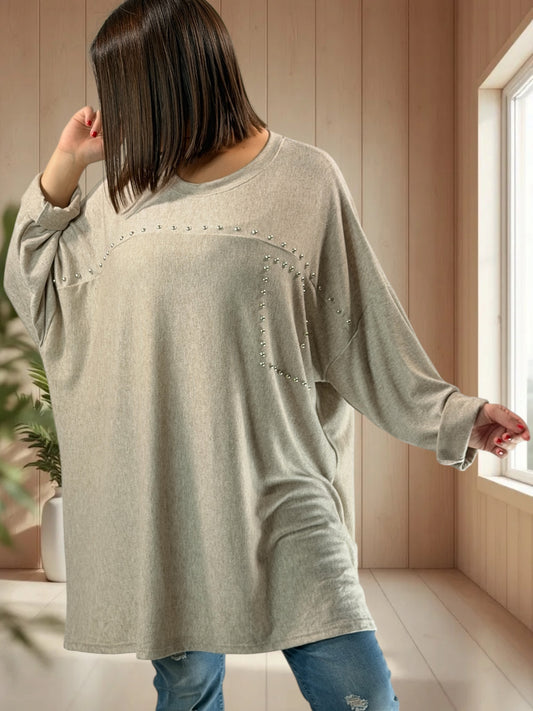 RUBY - PULL BEIGE EN MAILLE FLUIDE AVEC CLOUS JUSQU'A LA TAILLE 56