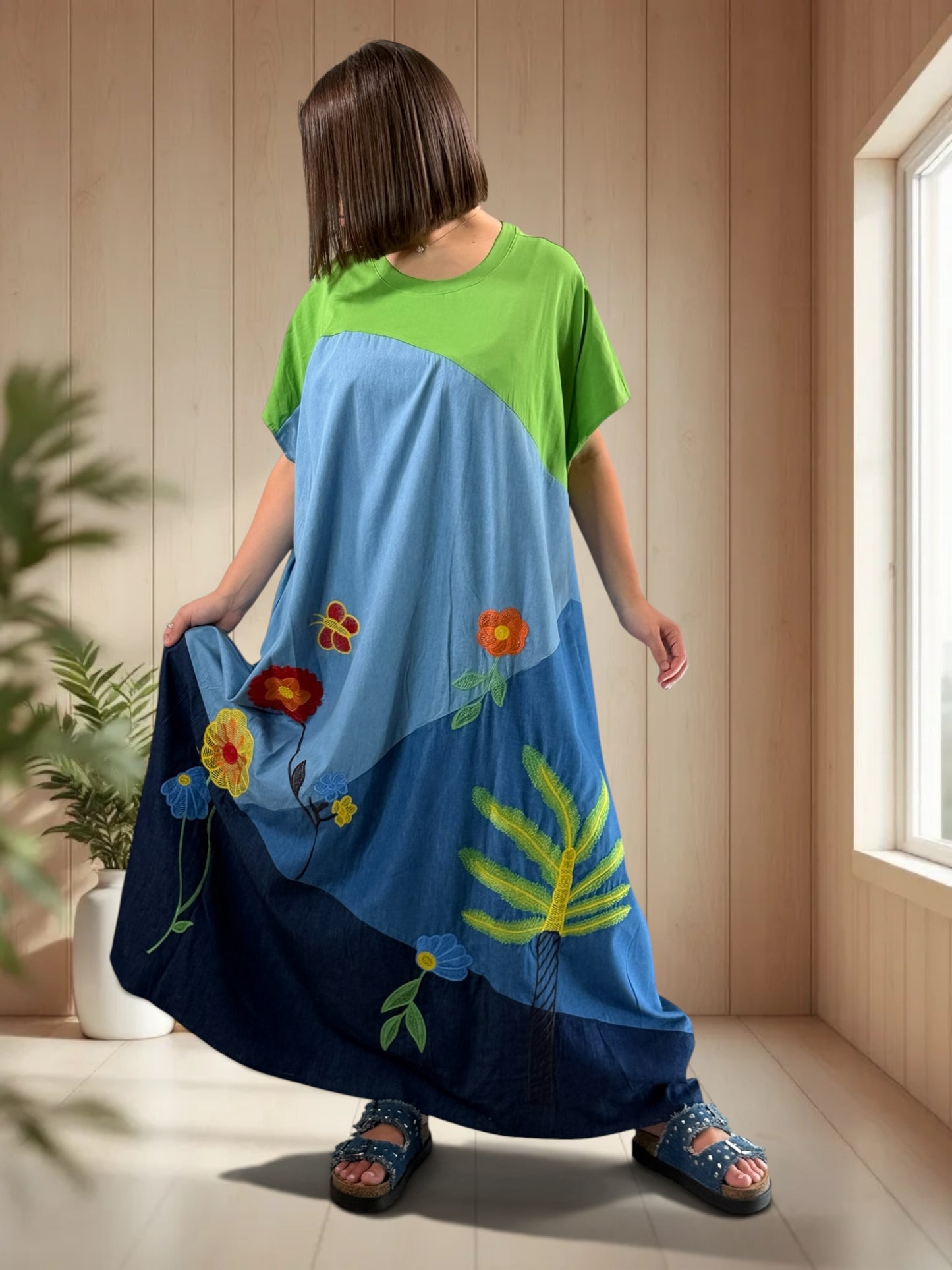 ANGELINA - ROBE LONGUE OVERSIZE BRODEE JUSQU'A LA TAILLE 60