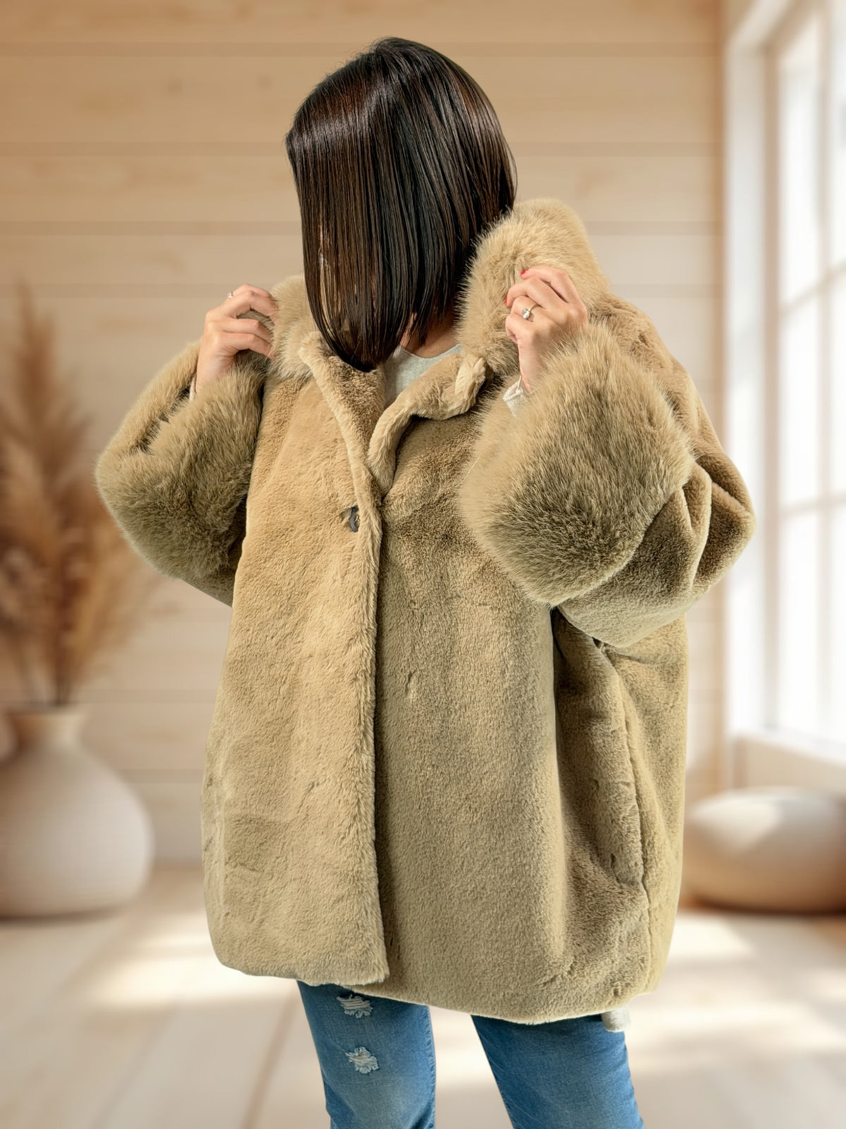 COURCHEVEL - VESTE BEIGE OVERSIZE EN FAUSSE FOURRURE JUSQU'A LA TAILLE 54