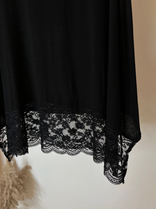 SEVERINE - TOP NOIR BORDÉ DE DENTELLE