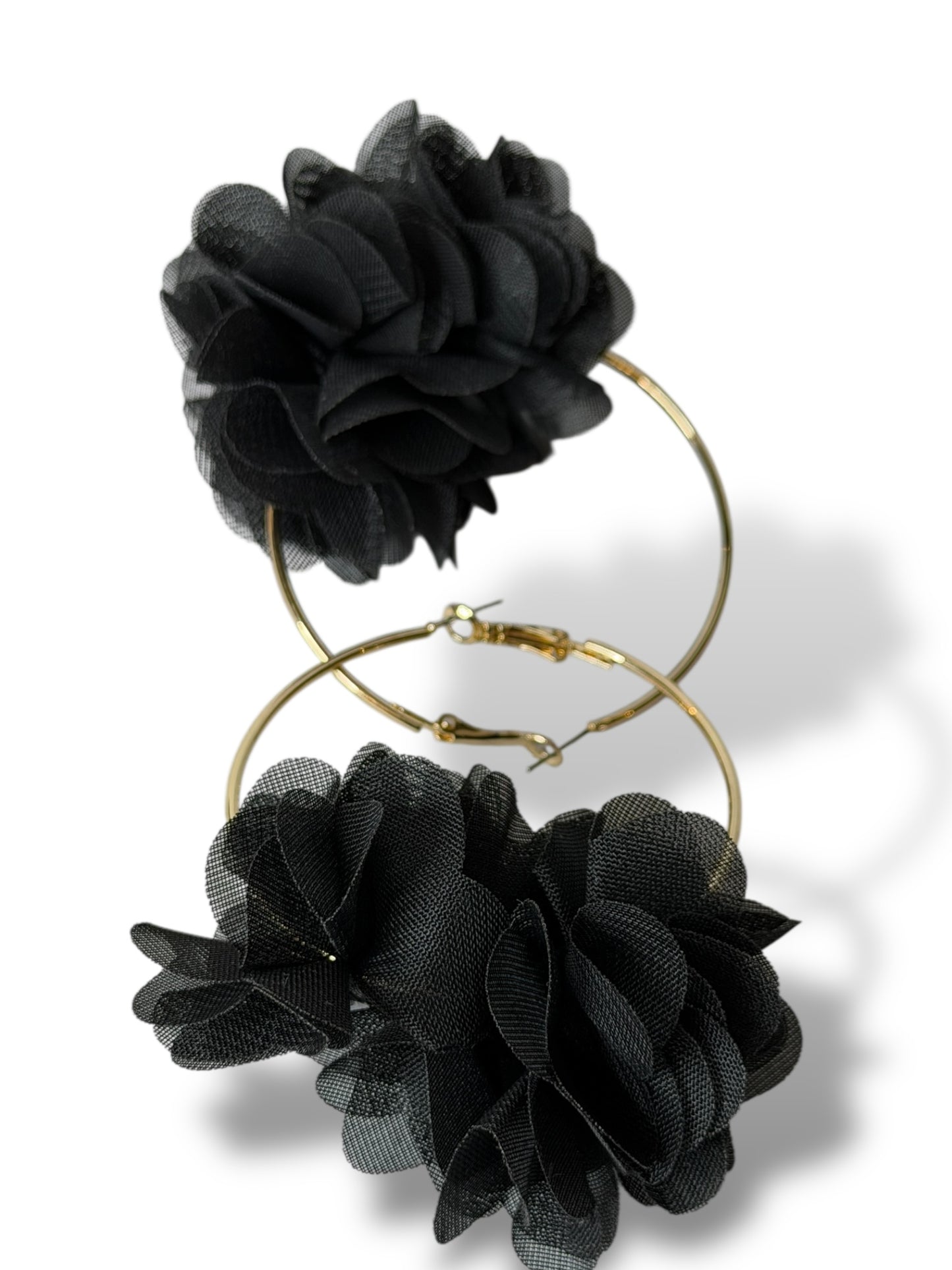 LOLITA - BOUCLES D'OREILLES CREOLES AVEC FLEUR NOIRE