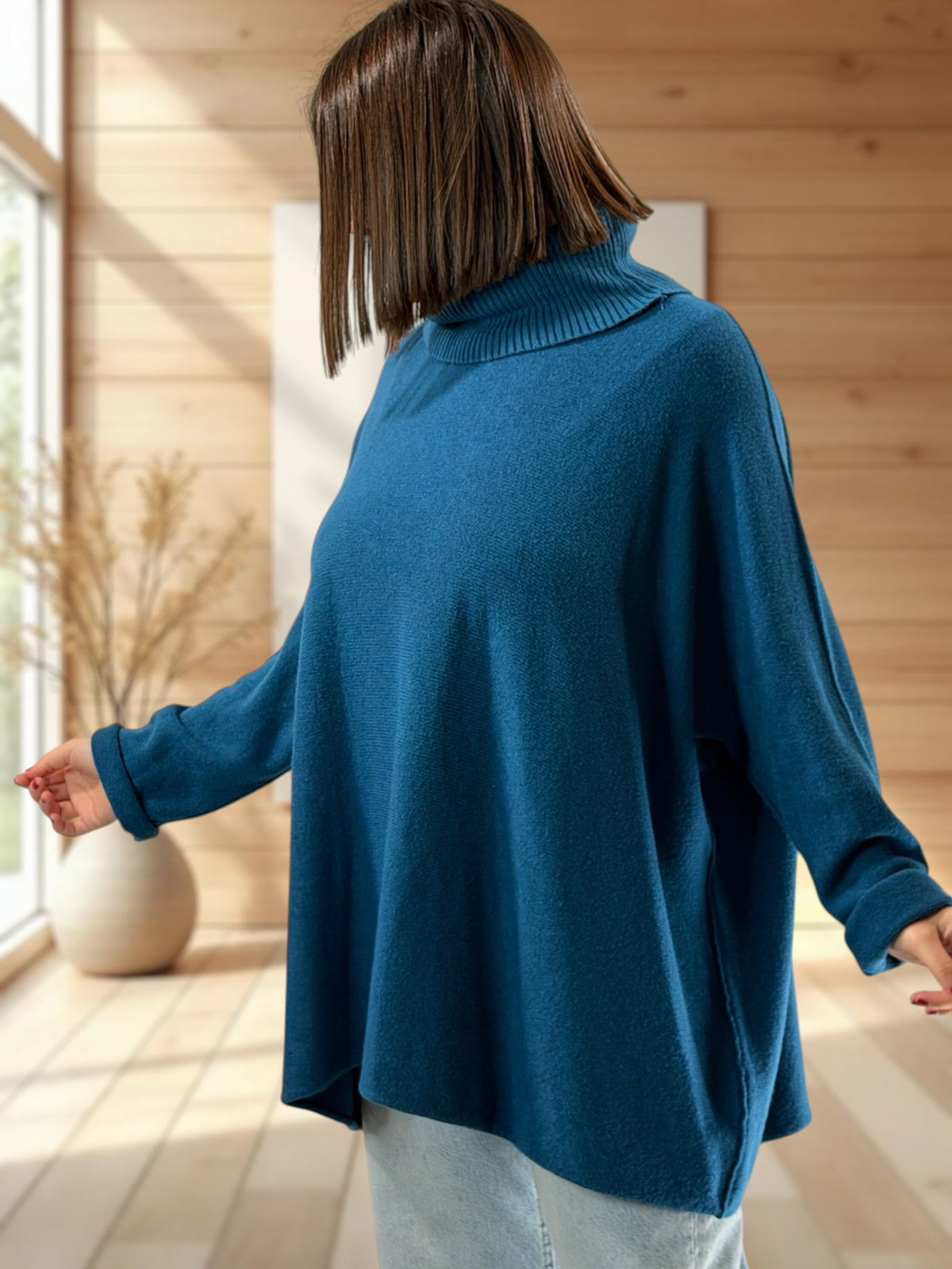 LUCIANO - PULL OVERSIZE COL ROULE BLEU CANARD JUSQU'A LA TAILLE 56/58