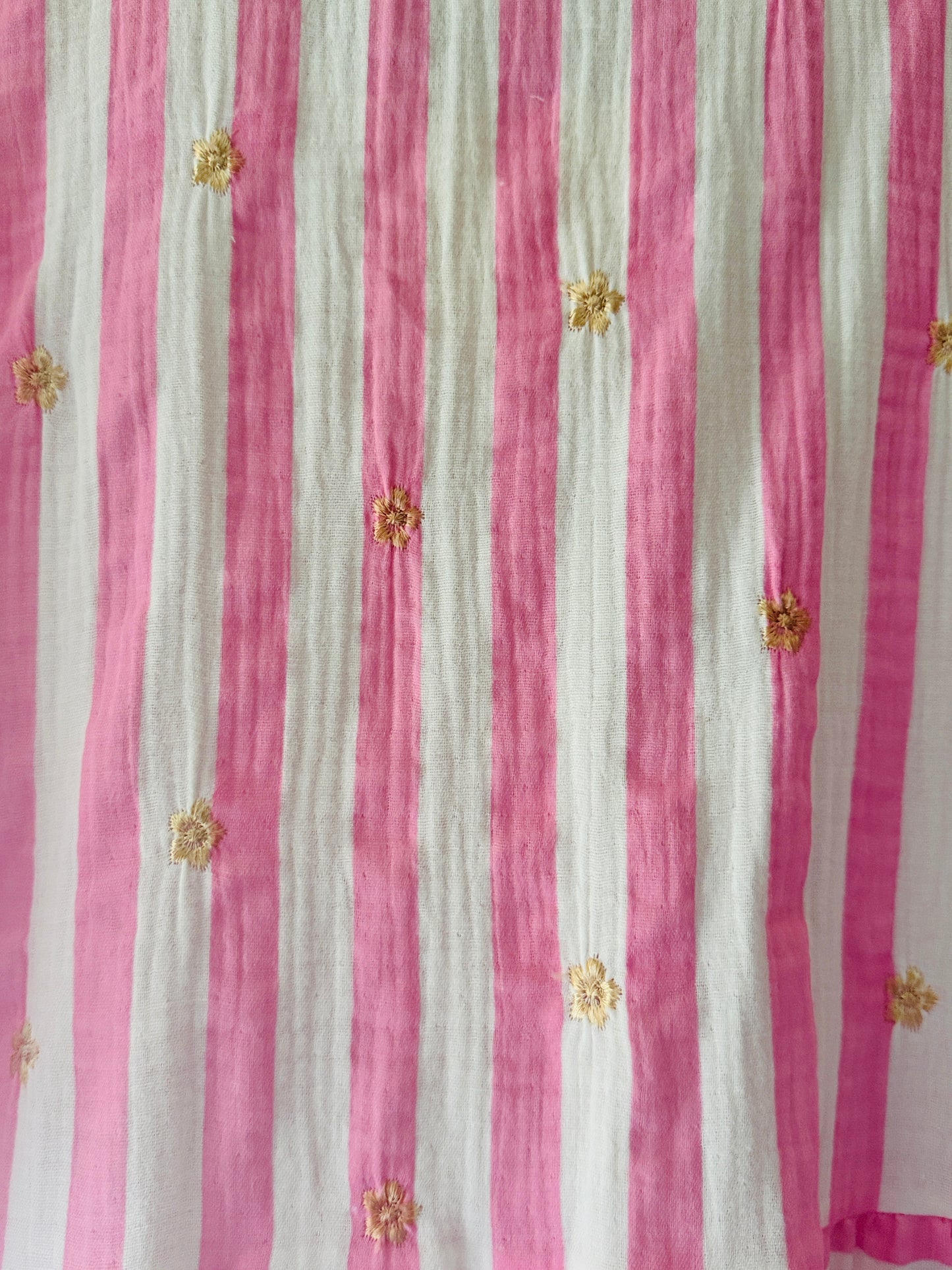 LISON - ROBE BRODEE ROSE A RAYURE EN GAZE DE COTON JUSQU'A LA TAILLE 54