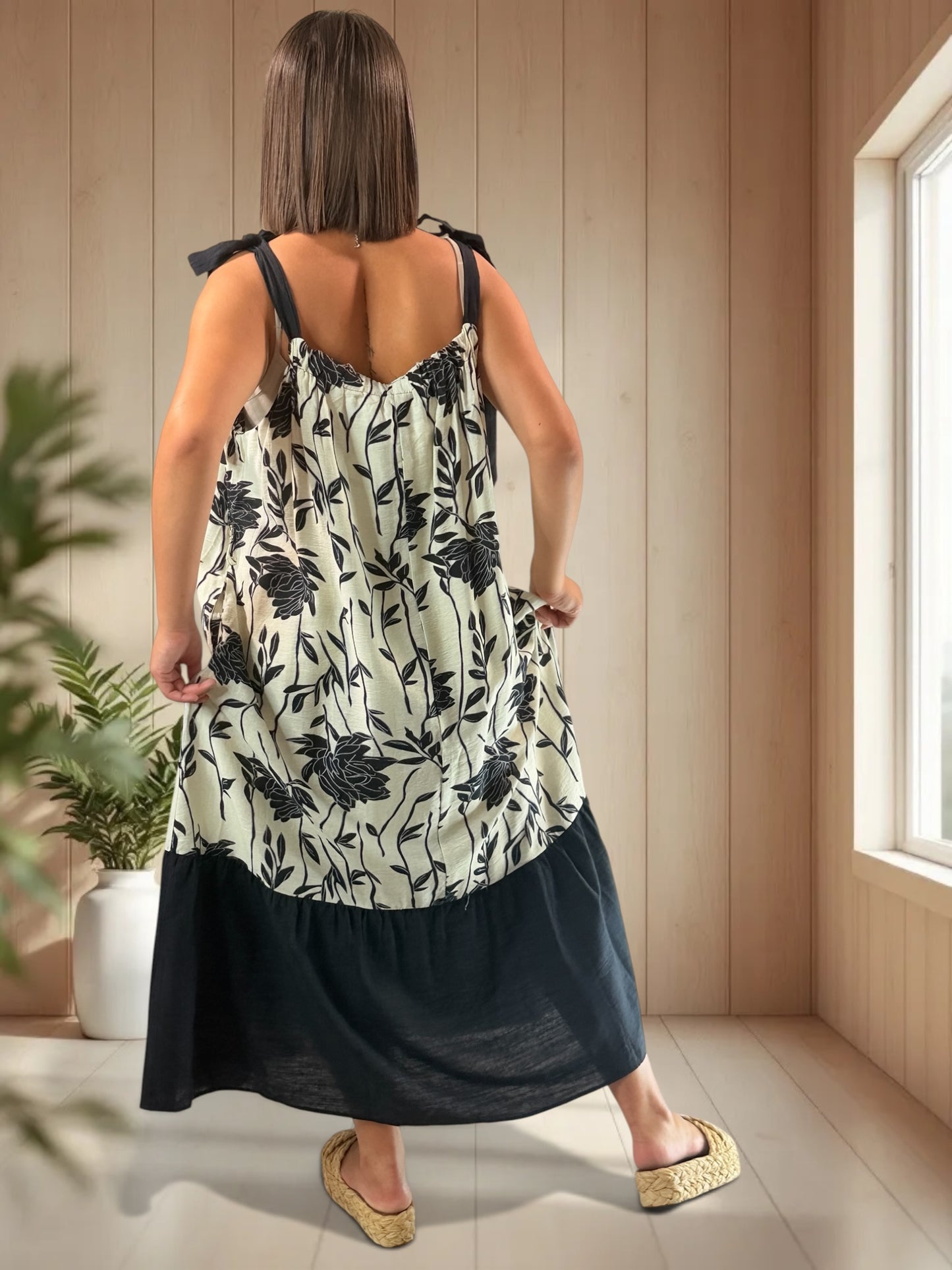 KATARINA - ROBE MOTIF FLORAL NOIR JUSQU'A LA TAILLE 52