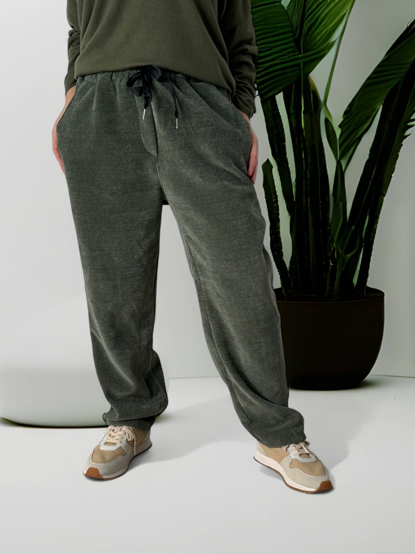 LEON - PANTALON EN VELOURS KAKI TAILLE 44 A 50/52