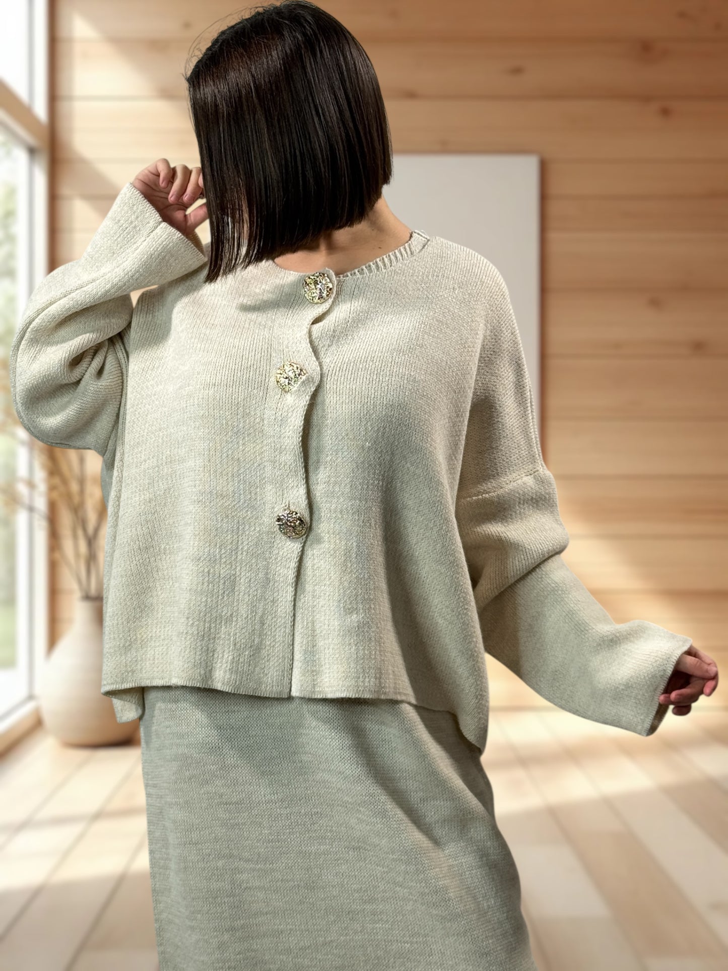 GABRIELA - ENSEMBLE BEIGE EN MAILLE ROBE ET GILET JUSQU'A LA TAILLE 48