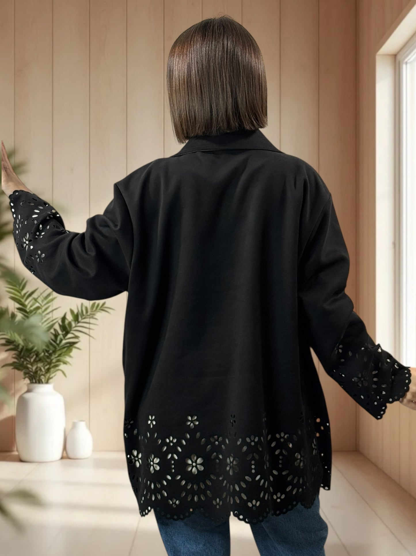 PAMELA - BLAZER NOIR EN SUEDINE DECOUPE DENTELLE JUSQU'A LA TAILLE 52