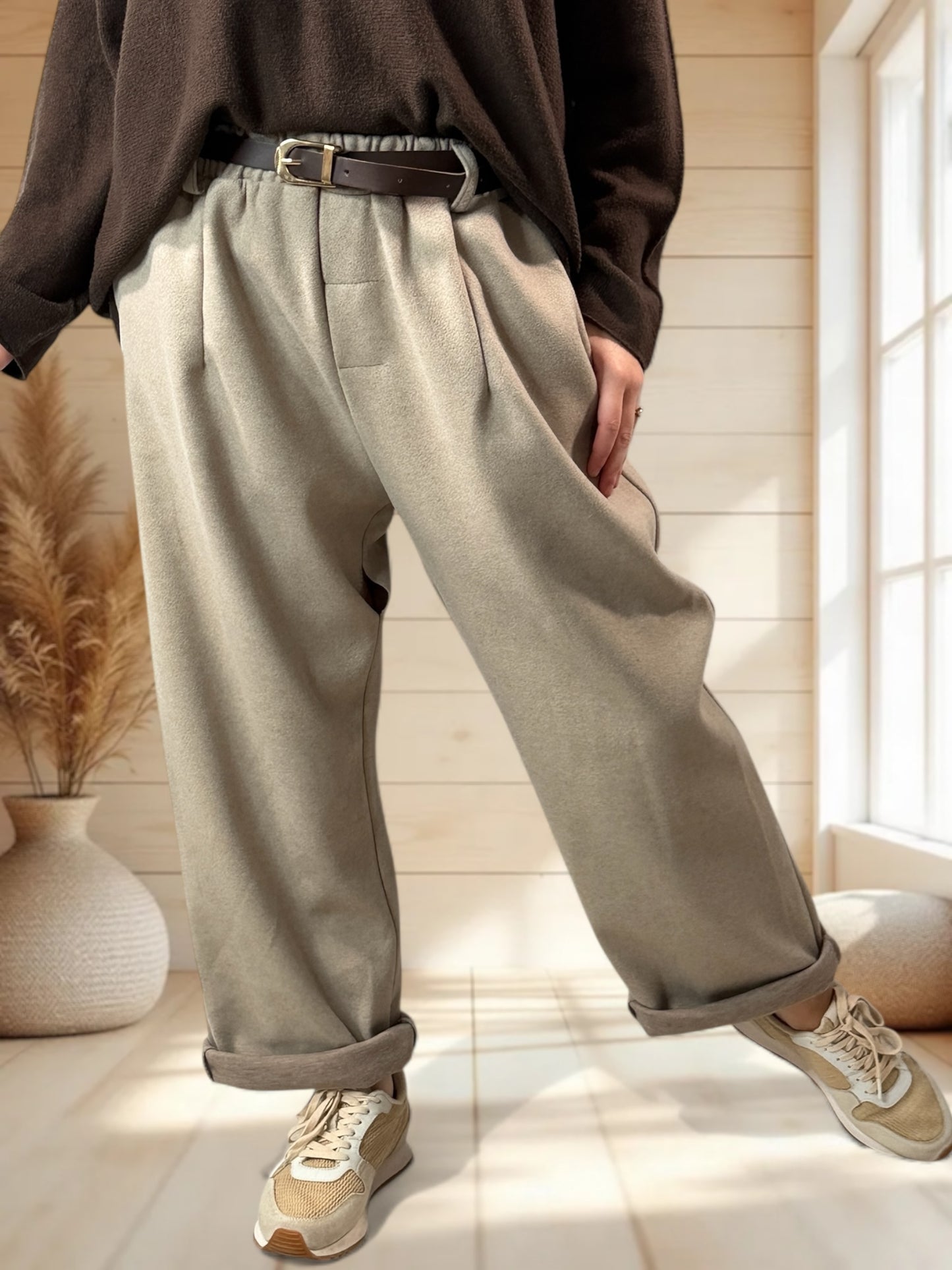 VICTOR - PANTALON TAUPE AVEC SA CEINTURE JUSQU'A LA TAILLE 50