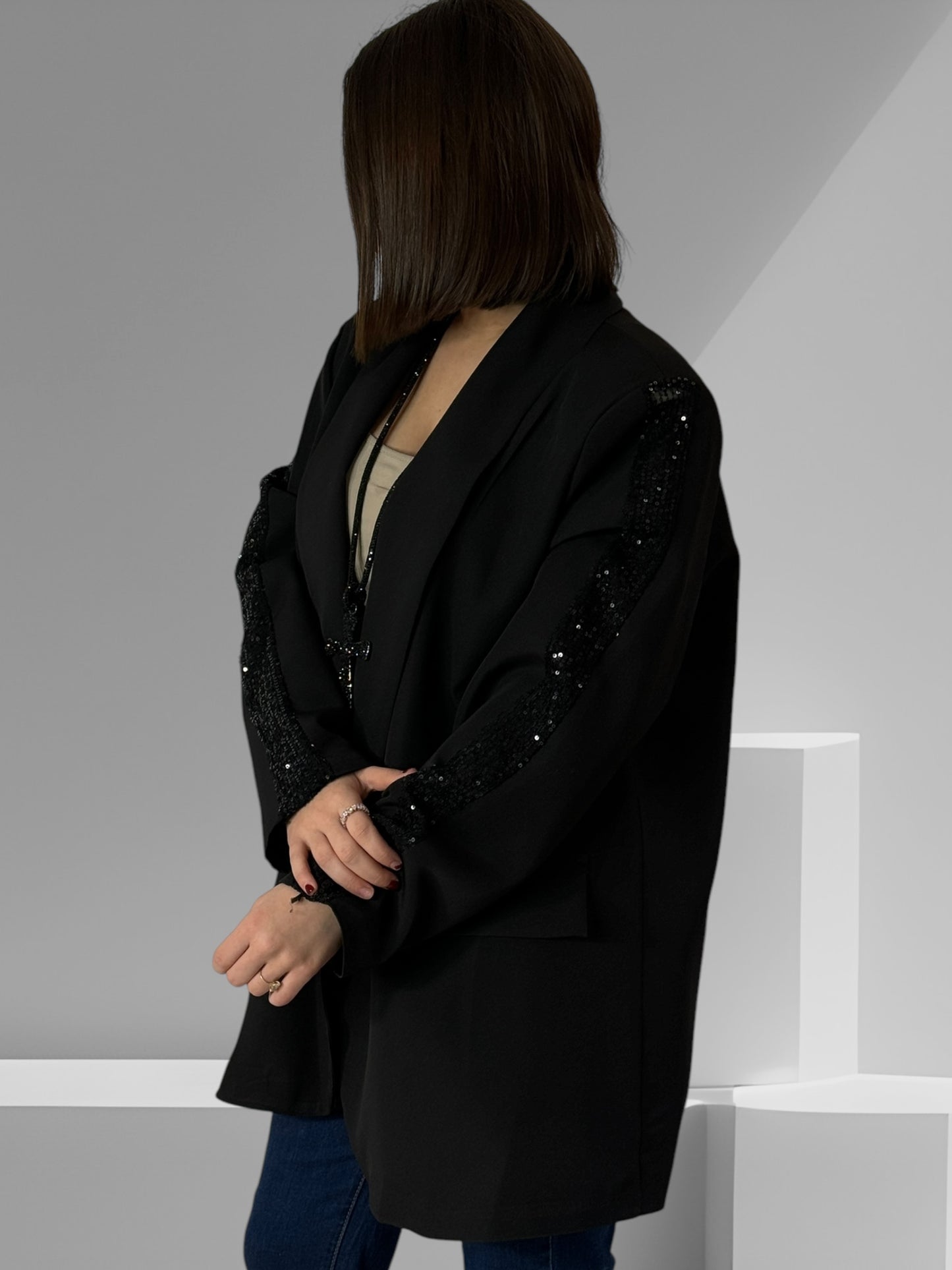 TINA - BLAZER NOIR BANDE EN SEQUINS SUR LES EPAULES JUSQU'A LA TAILLE 52