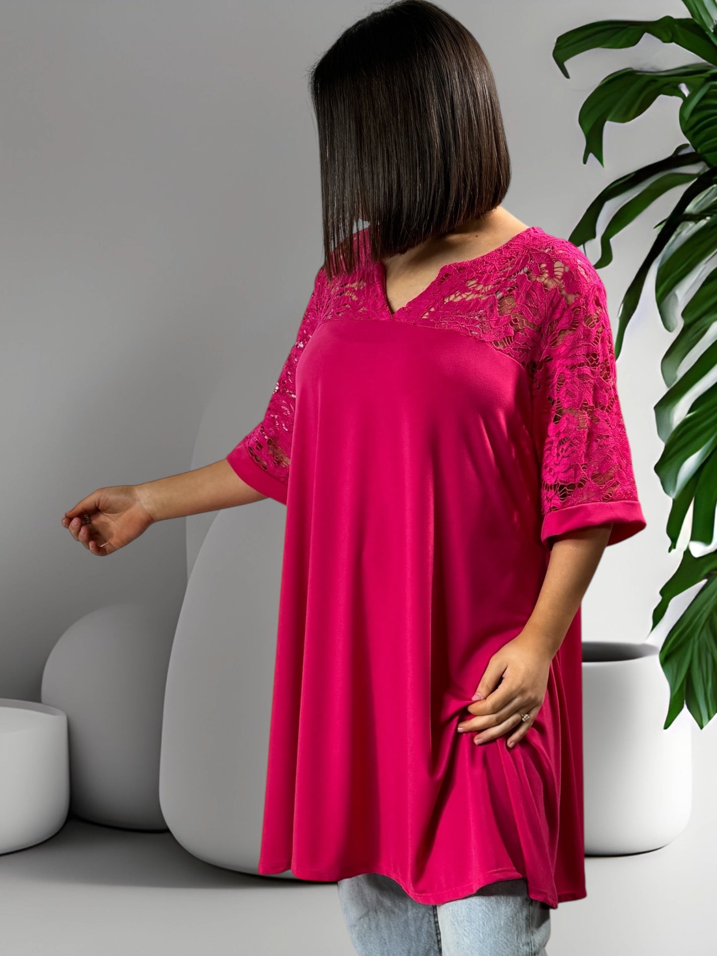 TESSA - TUNIQUE FUCHSIA AGREMENTE DE DENTELLE JUSQU'A LA TAILLE 52/54