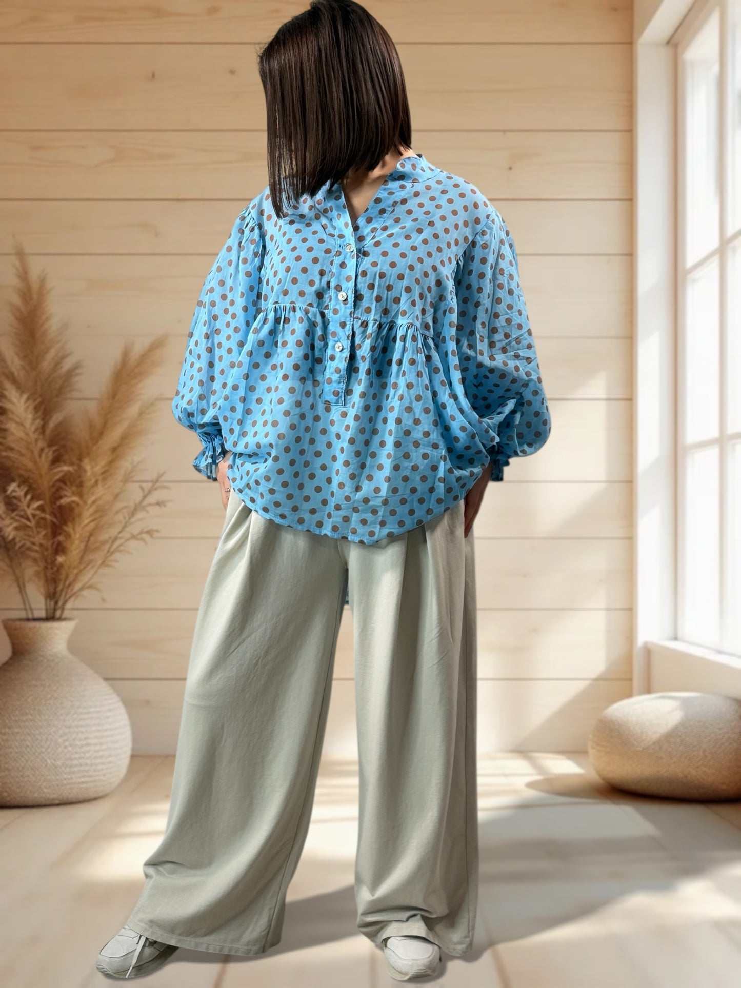 EDITH - BLOUSE BLEUE A POIS JUSQU'A LA TAILLE 50/52