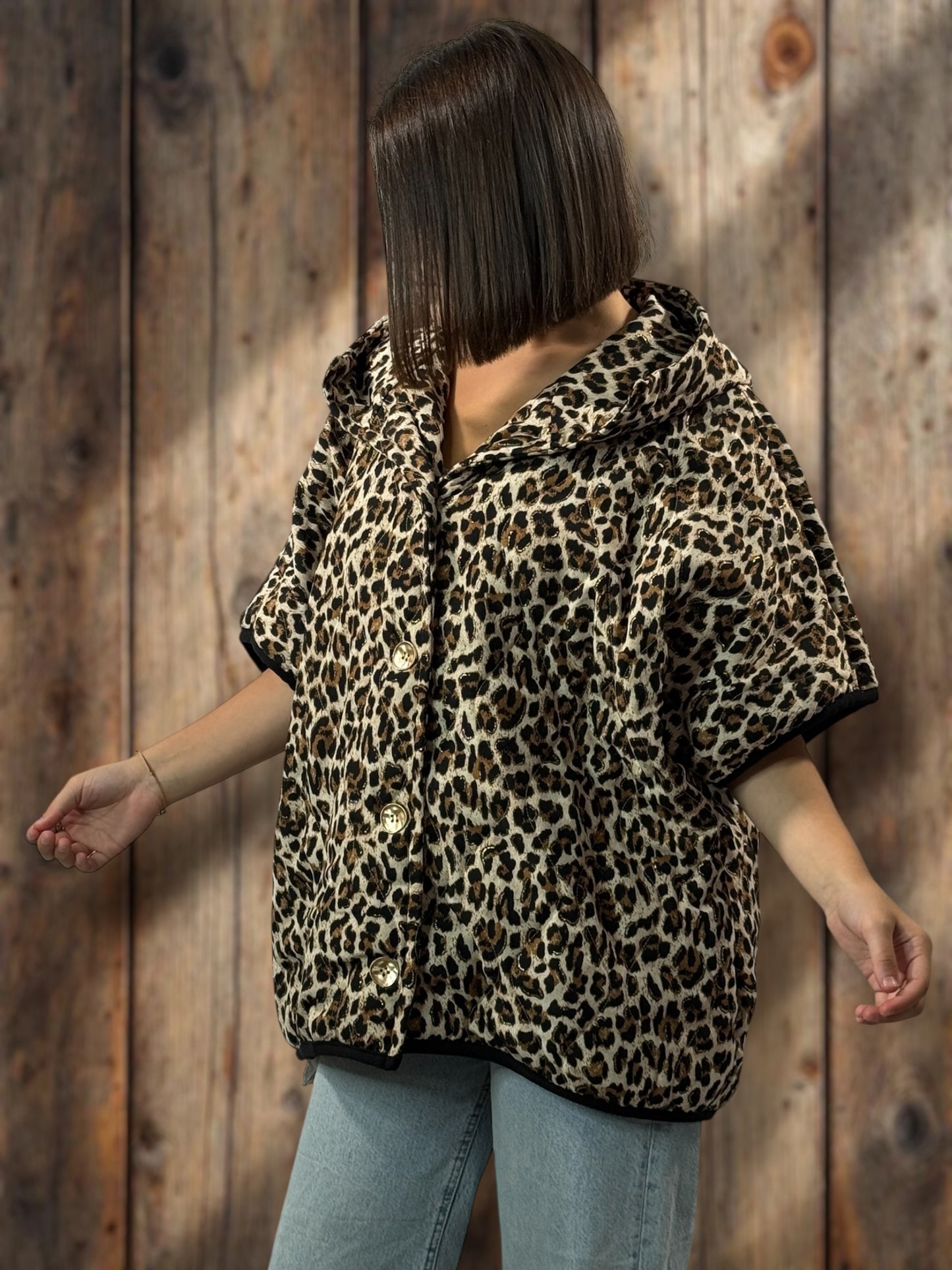 CLARENCE - GILET LEOPARD SANS MANCHES A CAPUCHE JUSQU'A LA TAILLE 48/50