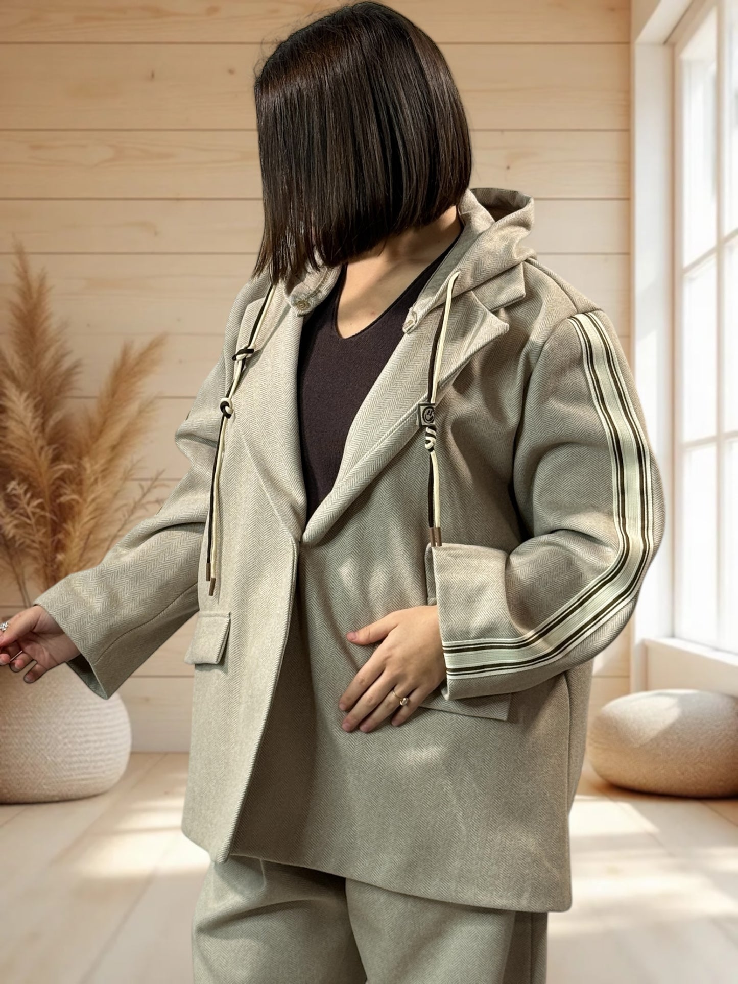 ALEXANDRA - VESTE BEIGE AVEC CAPUCHE JUSQU'A LA TAILLE 52/54