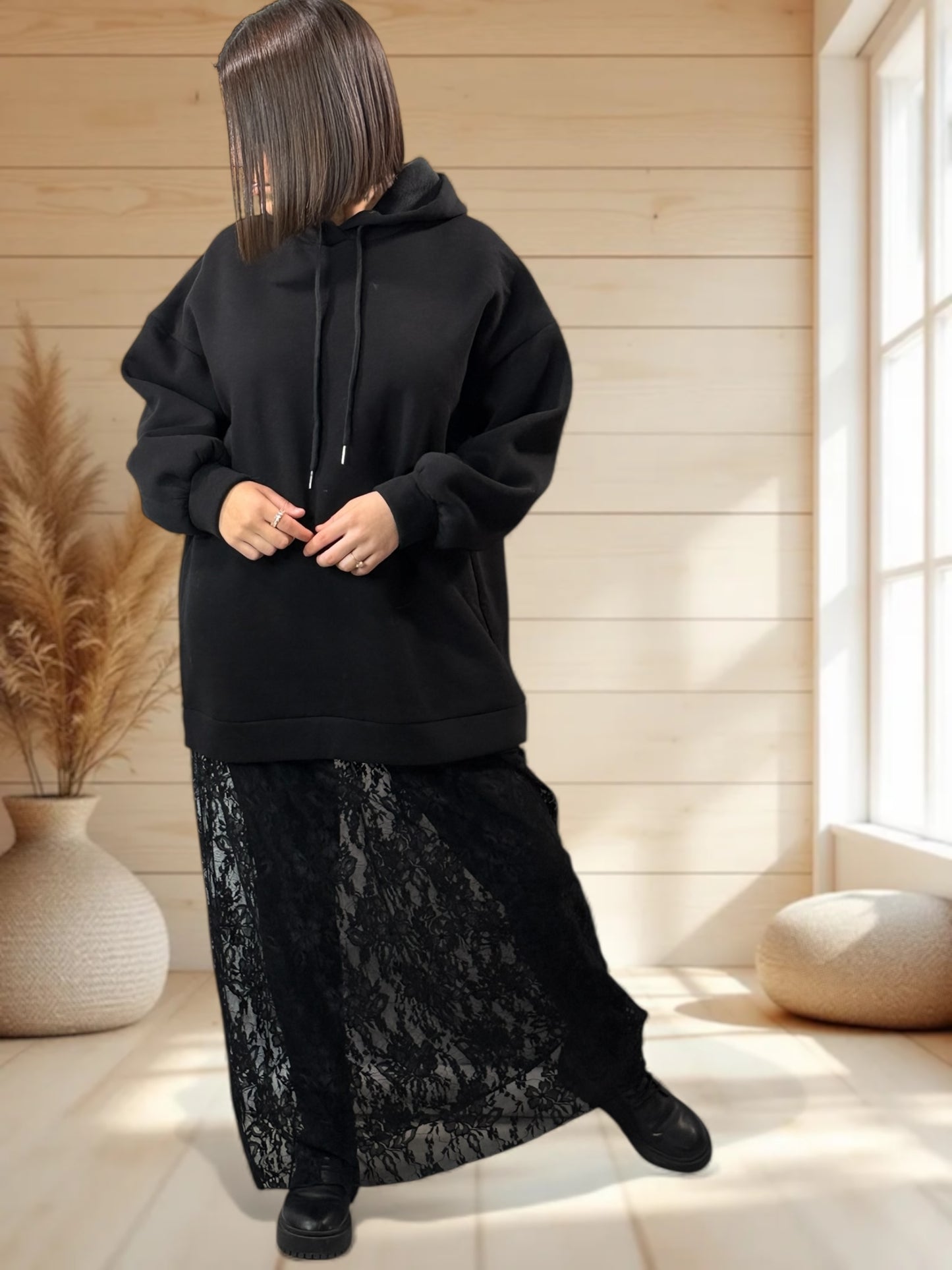 VIRGINIA - ROBE OVERSIZE NOIRE SWEAT ET DENTELLE JUSQU'A LA TAILLE 50