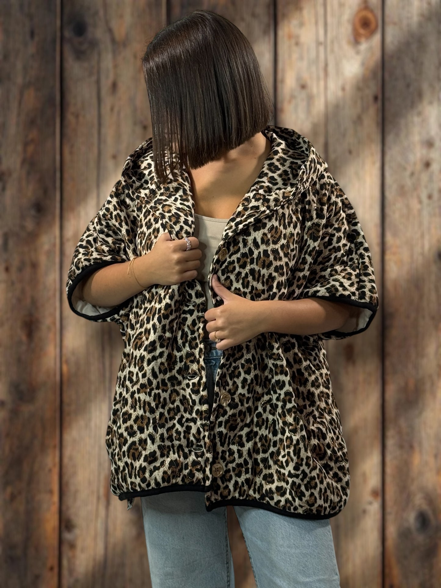 CLARENCE - GILET LEOPARD SANS MANCHES A CAPUCHE JUSQU'A LA TAILLE 48/50