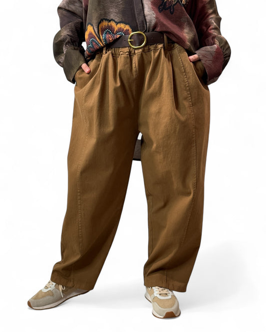DIMITRI - PANTALON CAMEL AVEC CEINTURE JUSQU'A LA TAILLE 54