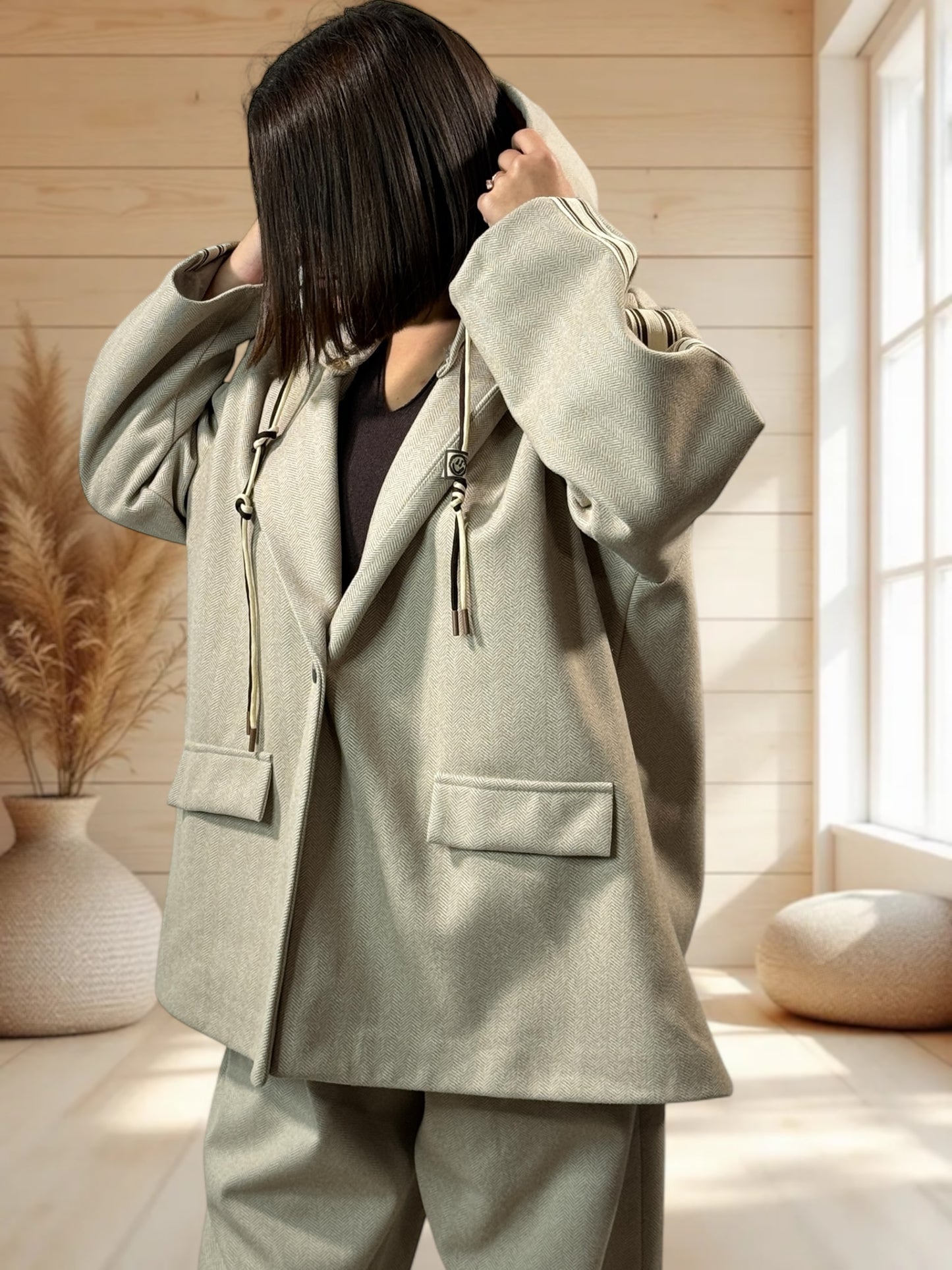 ALEXANDRA - VESTE BEIGE AVEC CAPUCHE JUSQU'A LA TAILLE 52/54