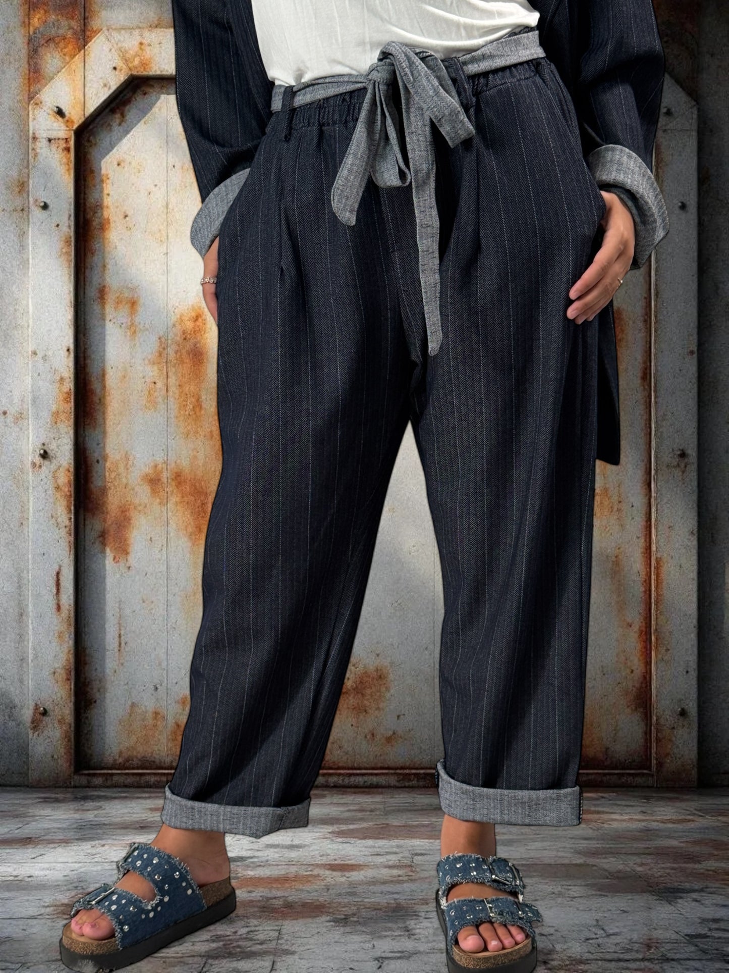LEO - PANTALON MARINE A CHEVRONS JUSQU'A LA TAILLE 50