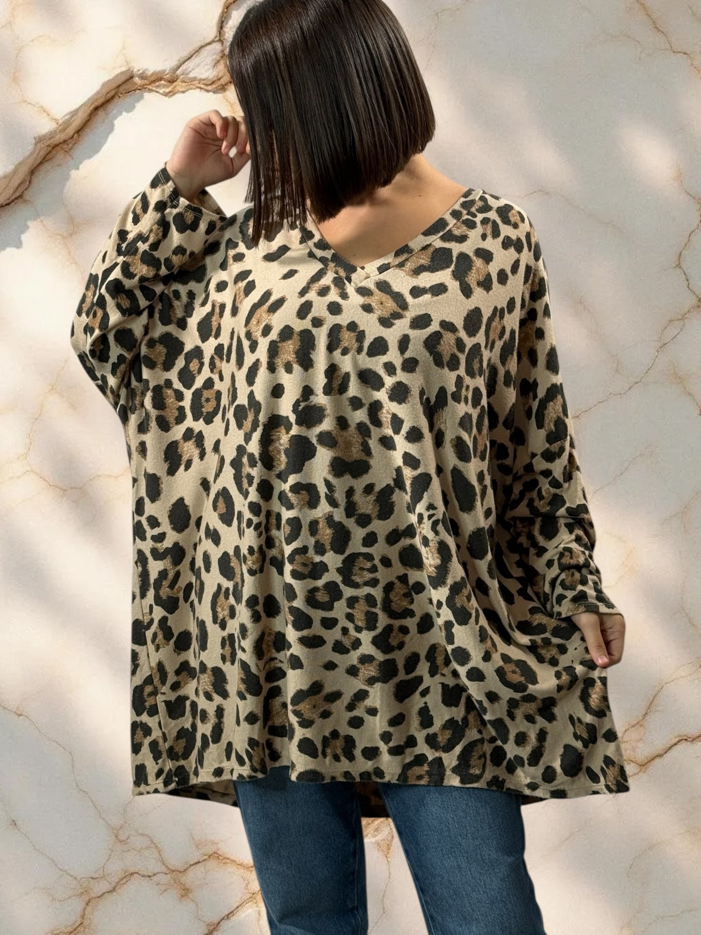 LOUNA - PULL OVERSIZE EN MAILLE FLUIDE LEOPARD BEIGE JUSQU'A LA TAILLE 56
