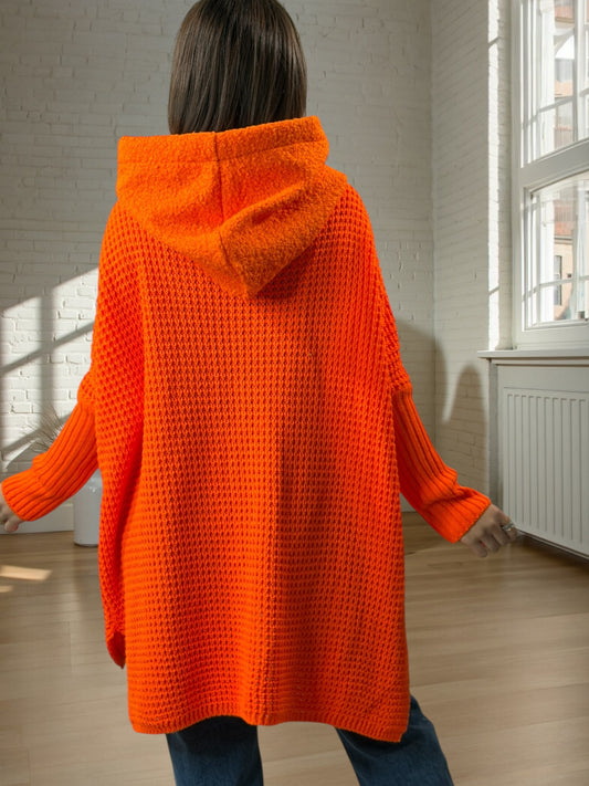 MIKA - PULL OVERSIZE ORANGE AVEC CAPUCHE JUSQU'A LA TAILLE 56/58
