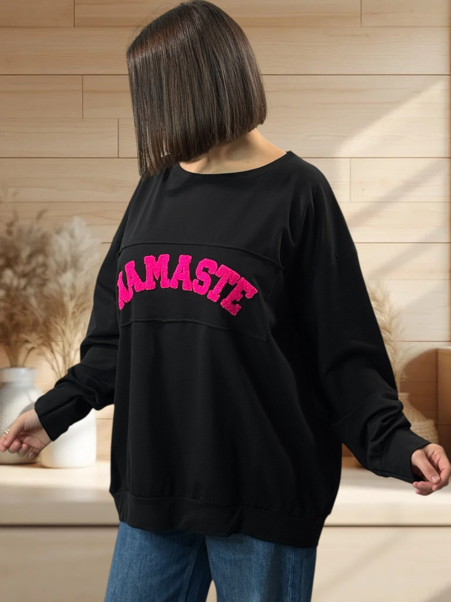 NAMASTE - SWEAT OVERSIZE NOIR JUSQU'A LA TAILLE 52