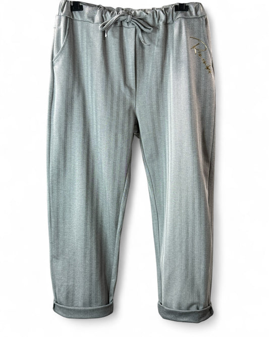 REMENBER - PANTALON GRIS A CHEVRONS JUSQU'A LA TAILLE 52/54