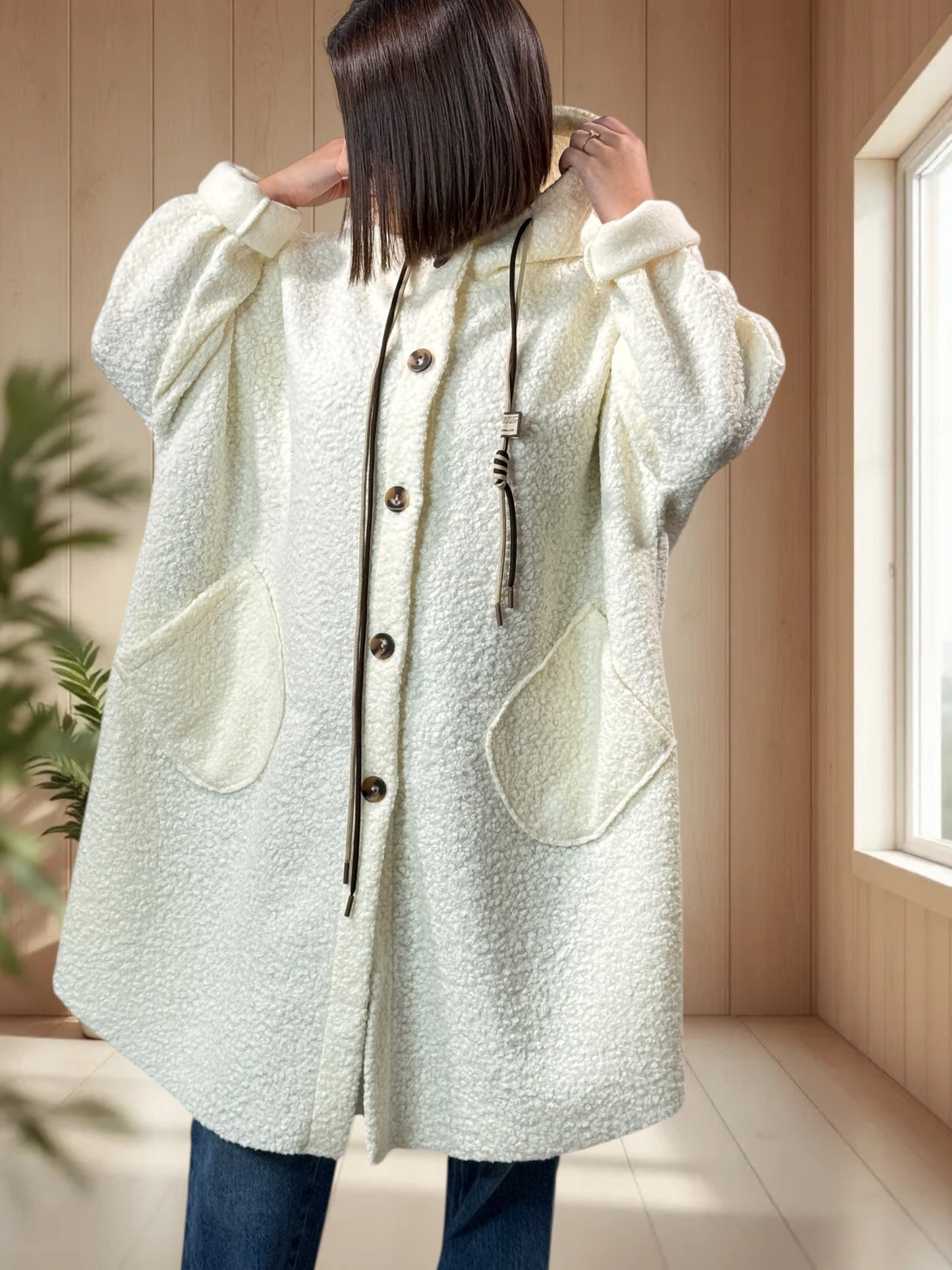 CAPRICE - VESTE OVERSIZE BLANC CASSE A CAPUCHE JUSQU'A LA TAILLE 54