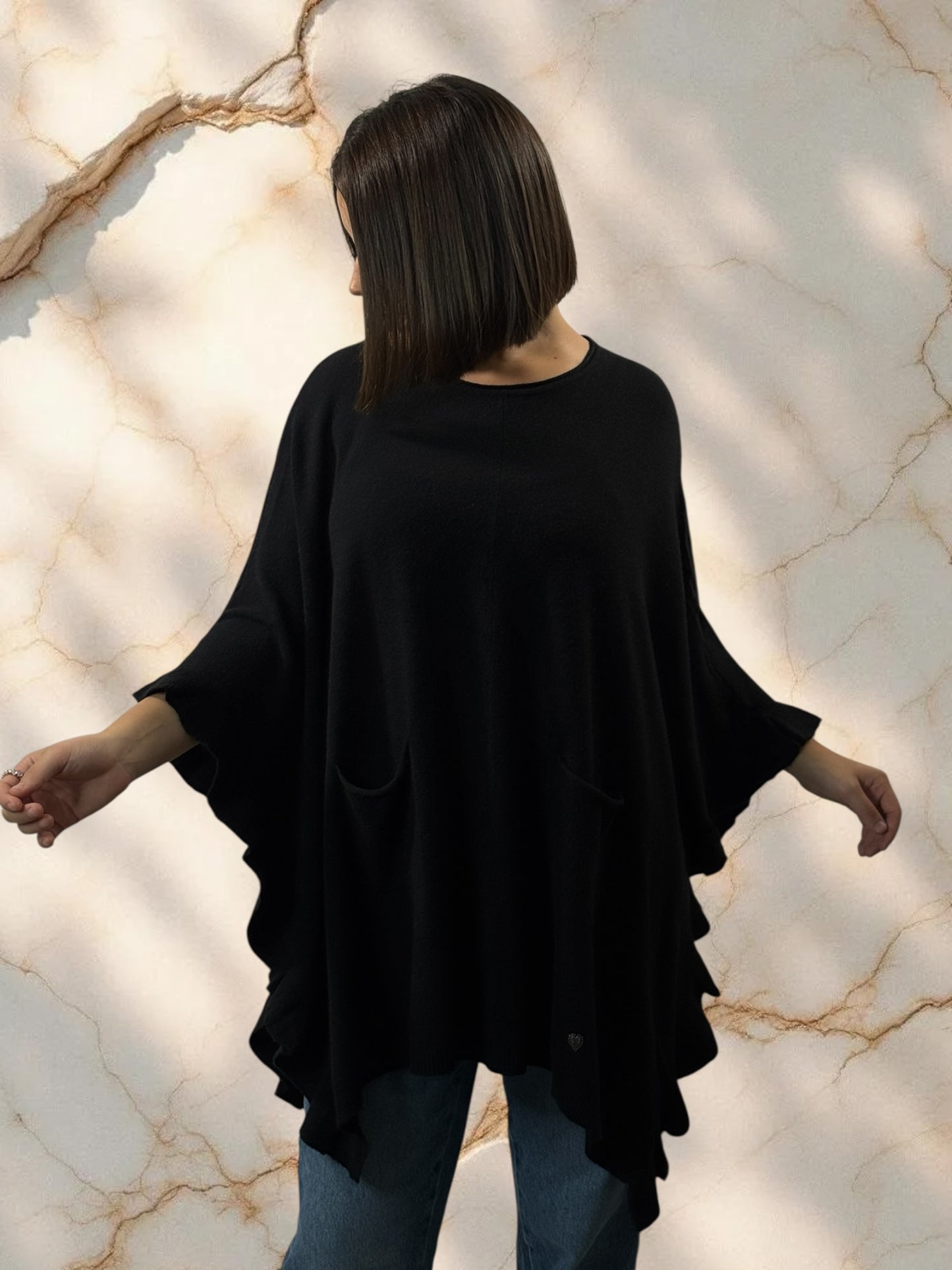 BIANCA - PONCHO NOIR EN MAILLE JUSQU'A LA TAILLE 56/58