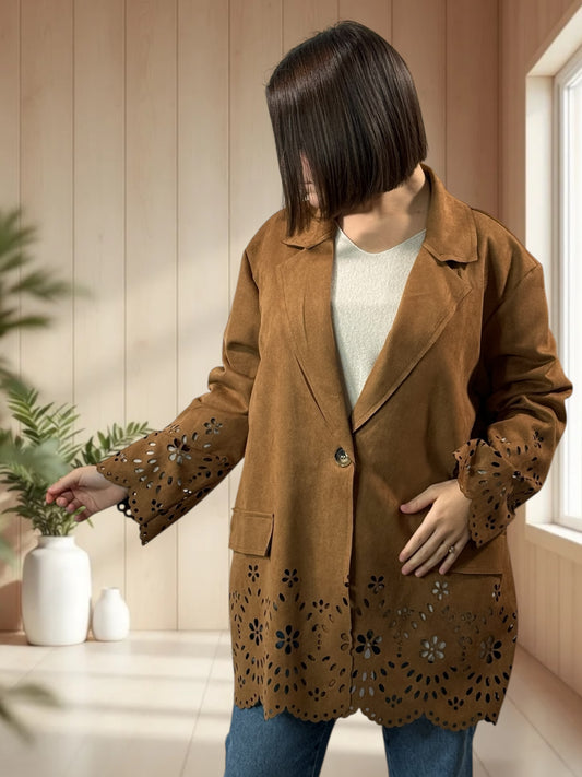 PAMELA - BLAZER CAMEL EN SUEDINE DECOUPE DENTELLE JUSQU'A LA TAILLE 52