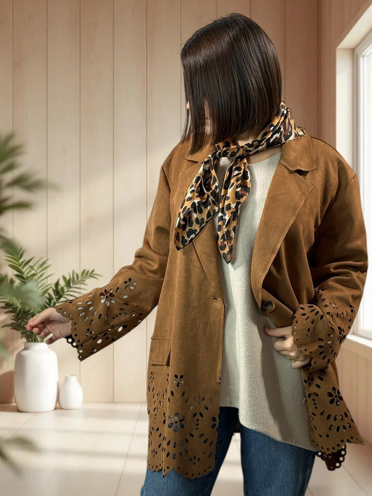 PAMELA - BLAZER CAMEL EN SUEDINE DECOUPE DENTELLE JUSQU'A LA TAILLE 52
