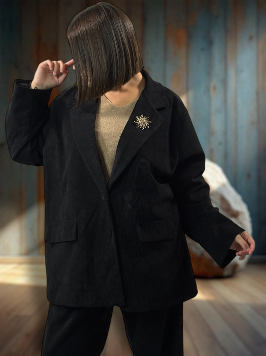 DIANA - VESTE NOIRE EN VELOURS AVEC SA BROCHE JUSQU'A LA TAILLE 52